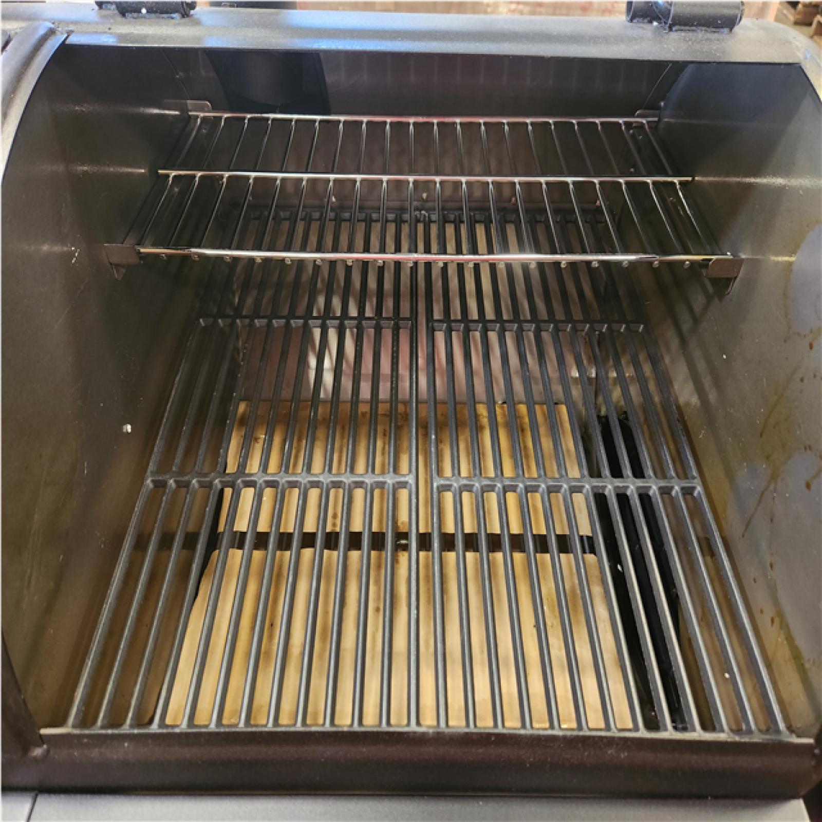 Phoenix LIKE NEW Char-Griller Texas Trio 4-Burner Dual Fuel Grill with Smoker in Black