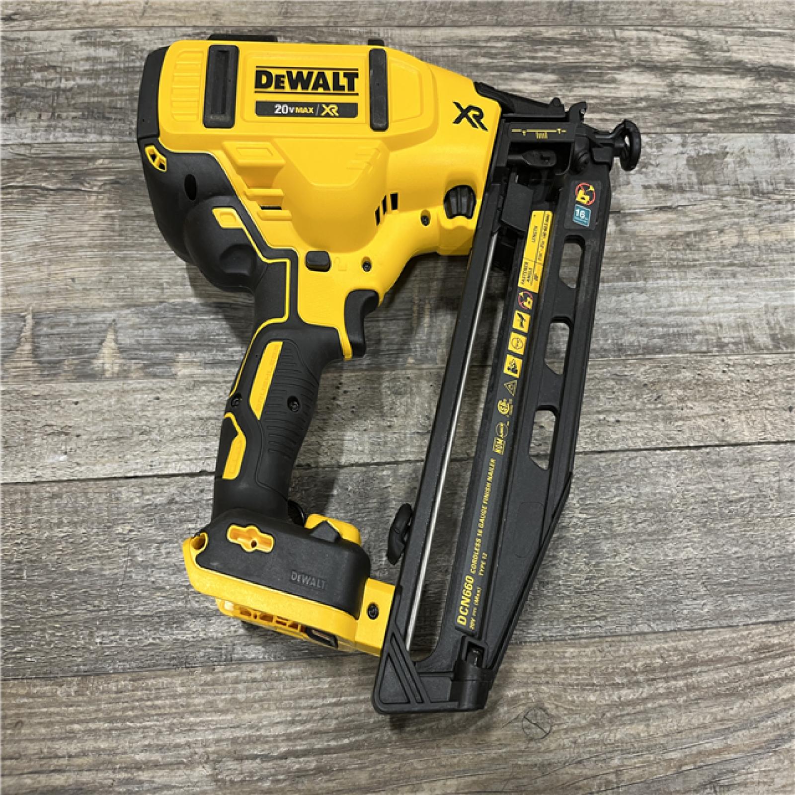 AS-IS DEWALT 20V MAX XR 16-Gauge Electric Cordless Angled Finishing Nailer Kit