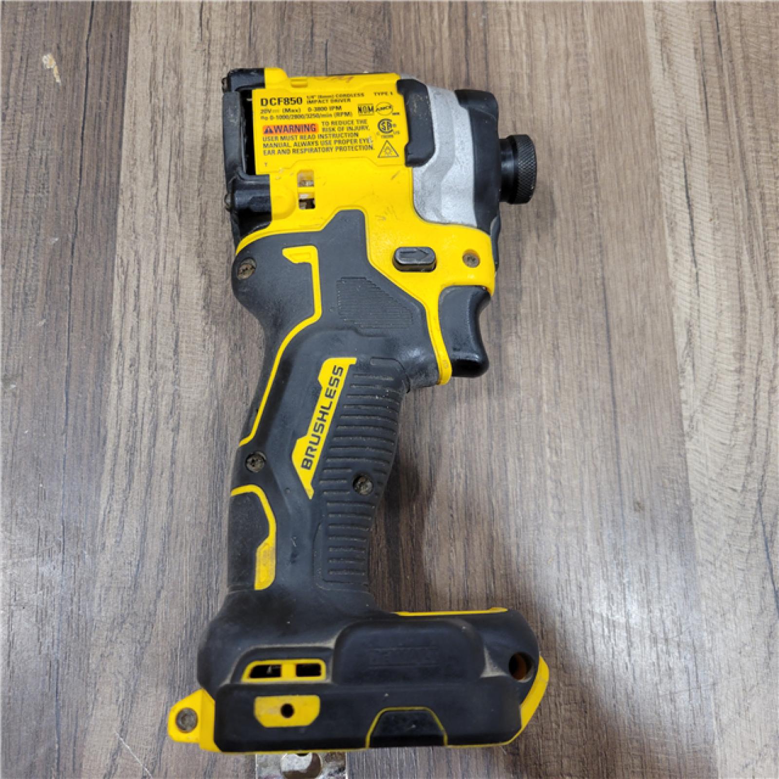 AS-IS DEWALT ATOMIC 20V MAX* Brushless Cordless Compact 1/4 in. Impact Driver Kit