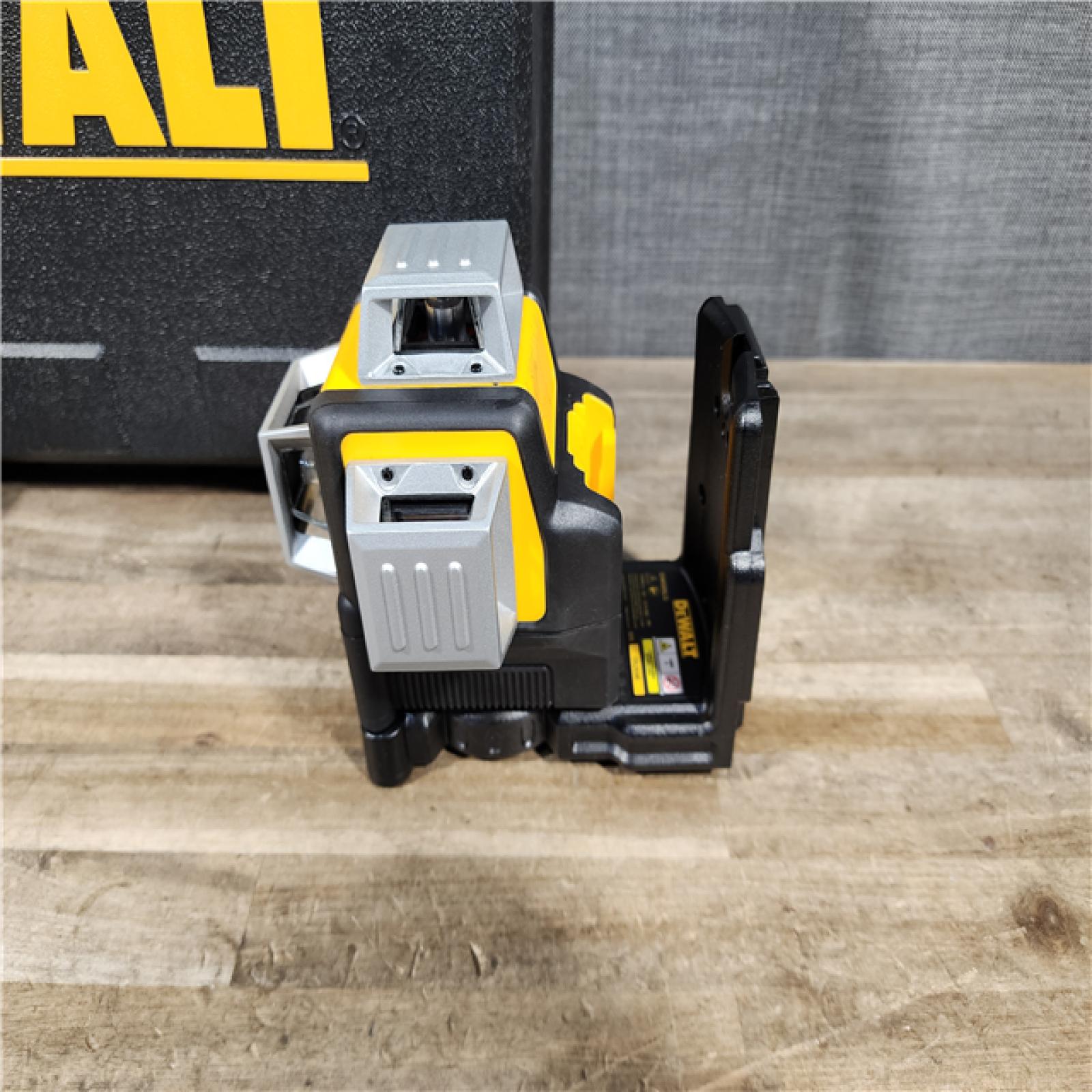 HOUSTON LOCATION - AS-IS DEWALT 12V MAX Lithium-Ion 100 ft. Green Self-Leveling 3-Beam 360 Degree Laser Level with 2.0Ah Battery  Charger and Case