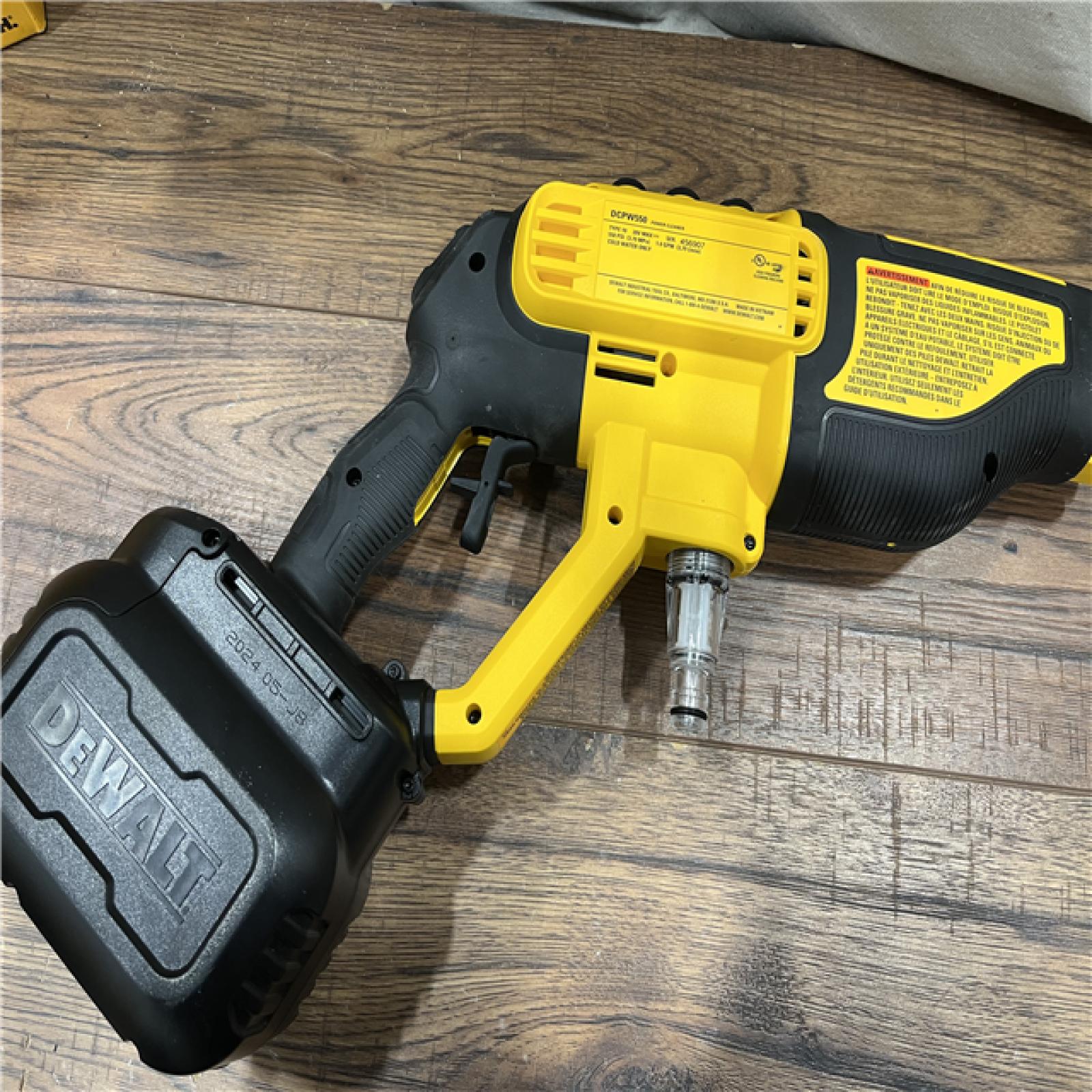 AS-IS Dewalt 20V 550 PSI  1 GPM Cordless Power Cleaner W/ 4 Nozzles Tool-Only DCPW550B