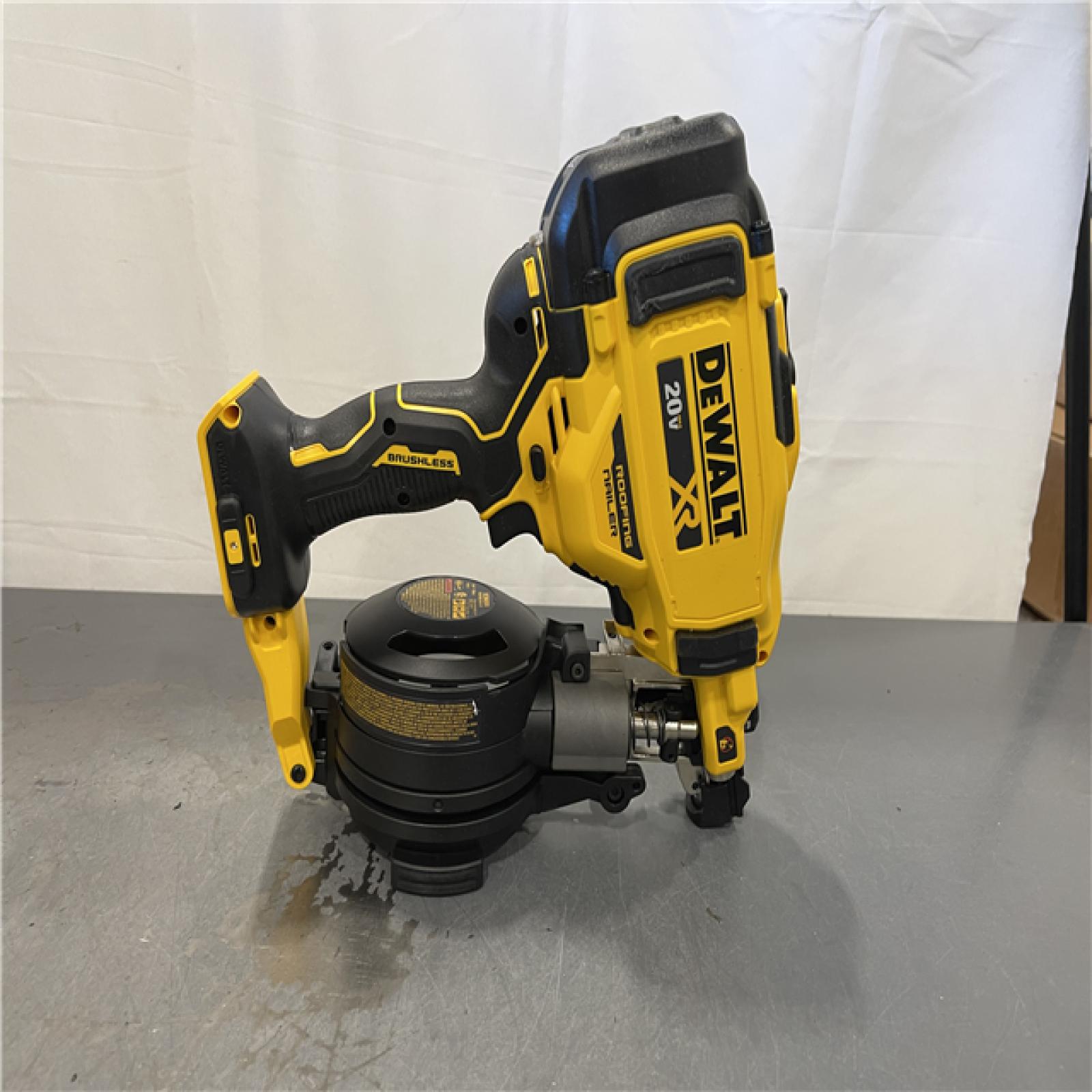 AS-IS - DeWalt 20V MAX 15-Degree Electric Cordless Roofing Nailer