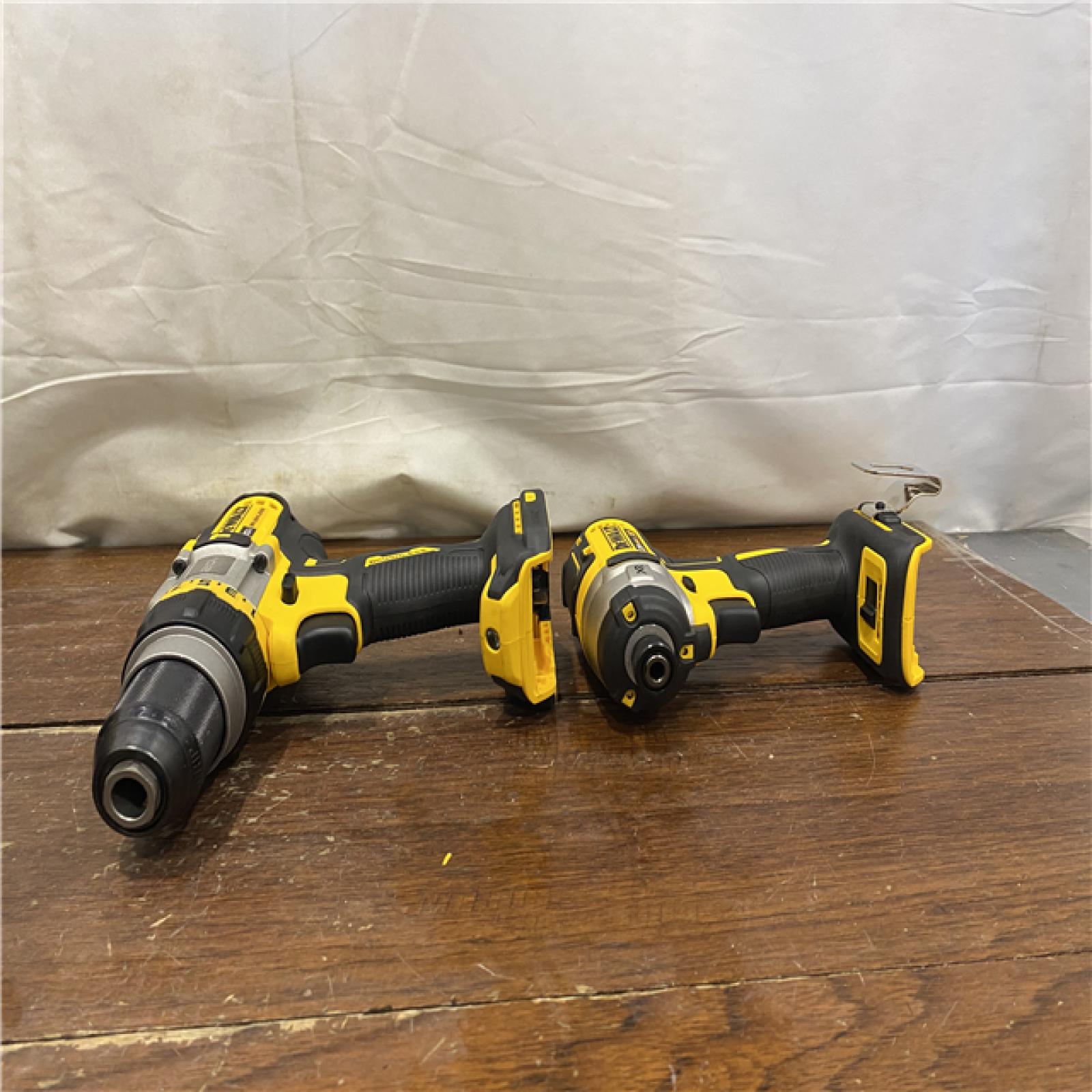AS-IS DEWALT 20V MAX Cordless Brushless Hammer Drill/Driver 2 Tool Combo Kit with FLEXVOLT ADVANTAGE