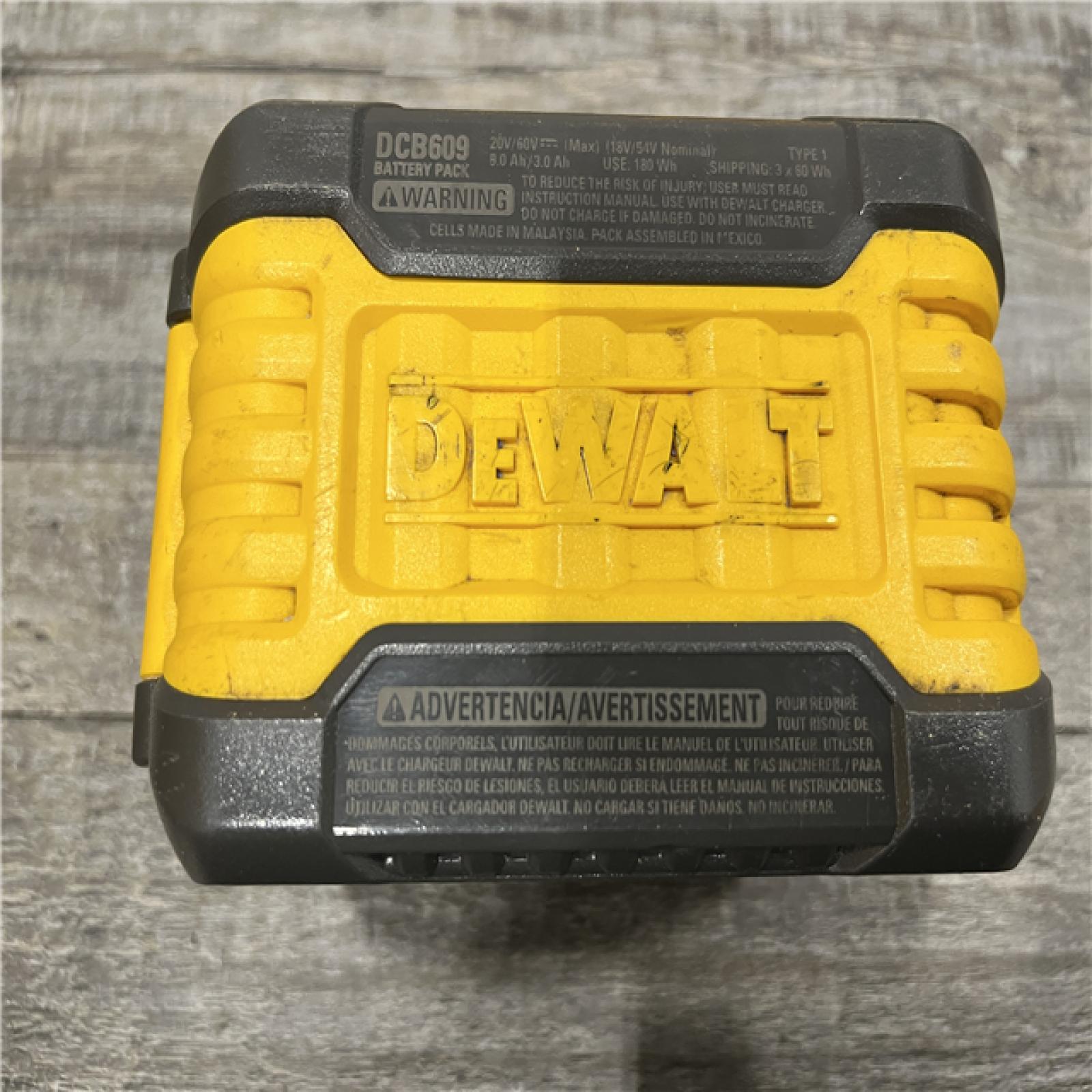 AS-IS DEWALT 20V/60V MAX FLEXVOLT Lithium-Ion 9.0Ah Battery and Charger Starter Kit