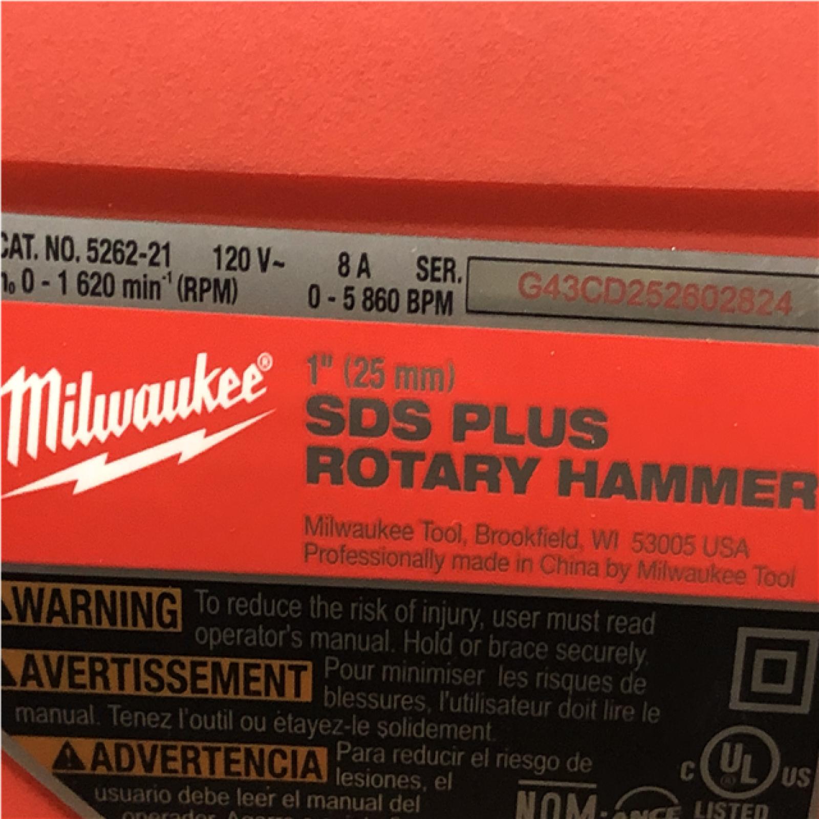 AS-IS Milwaukee 8 Amp Corded 1 in. SDS D-Handle Rotary Hammer