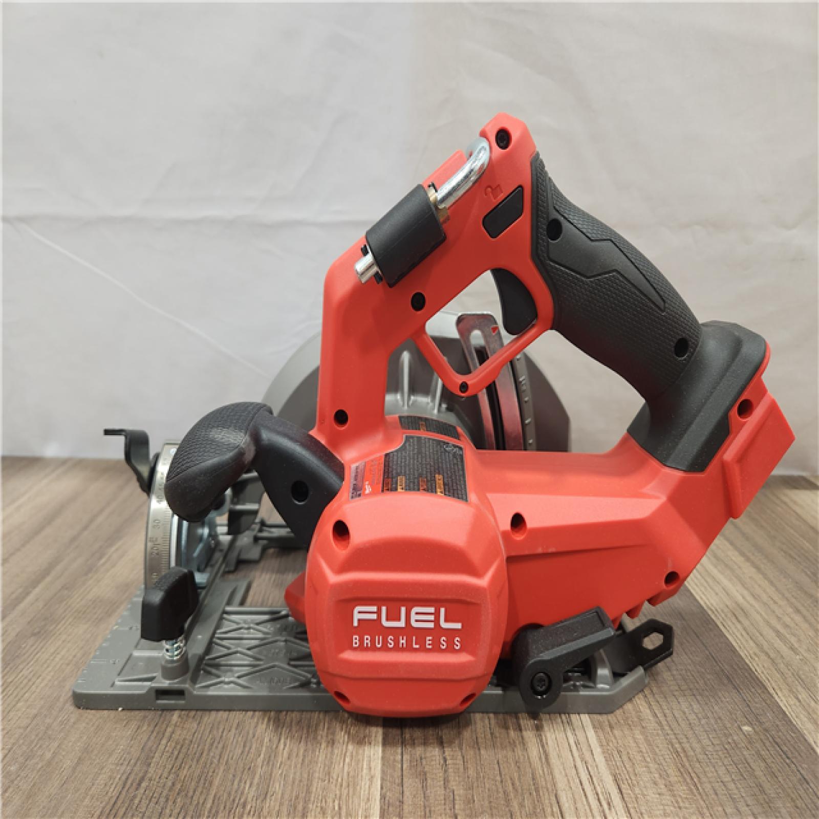 AS-IS- Milwaukee M18 FUEL 7-1/4 Inch Circular Saw (Bare Tool)