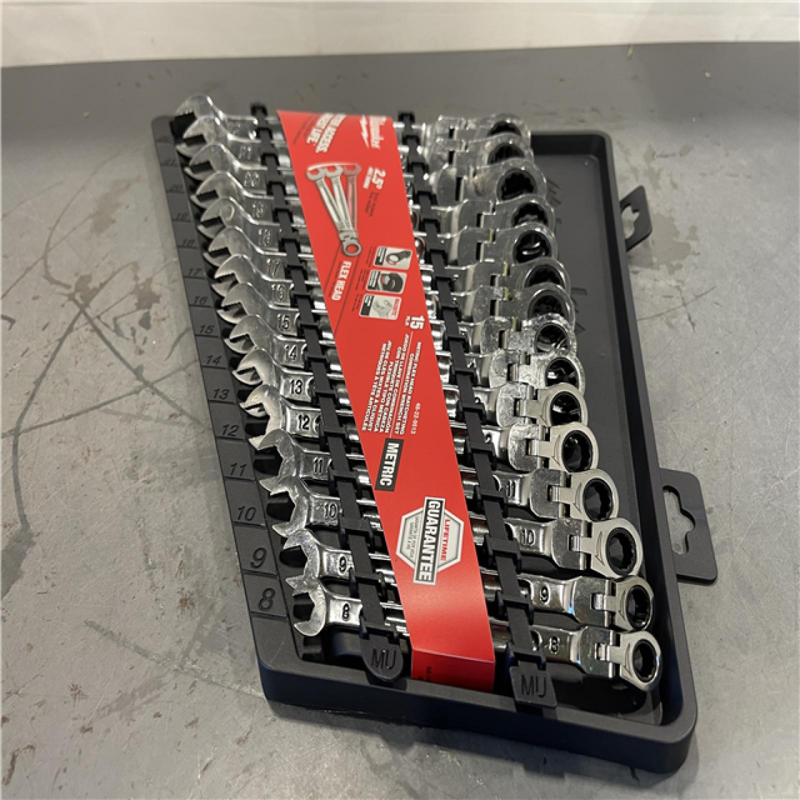 AS-IS - Milwaukee 144-Position Flex-Head Ratcheting Combination Wrench Set Metric (15-Piece)