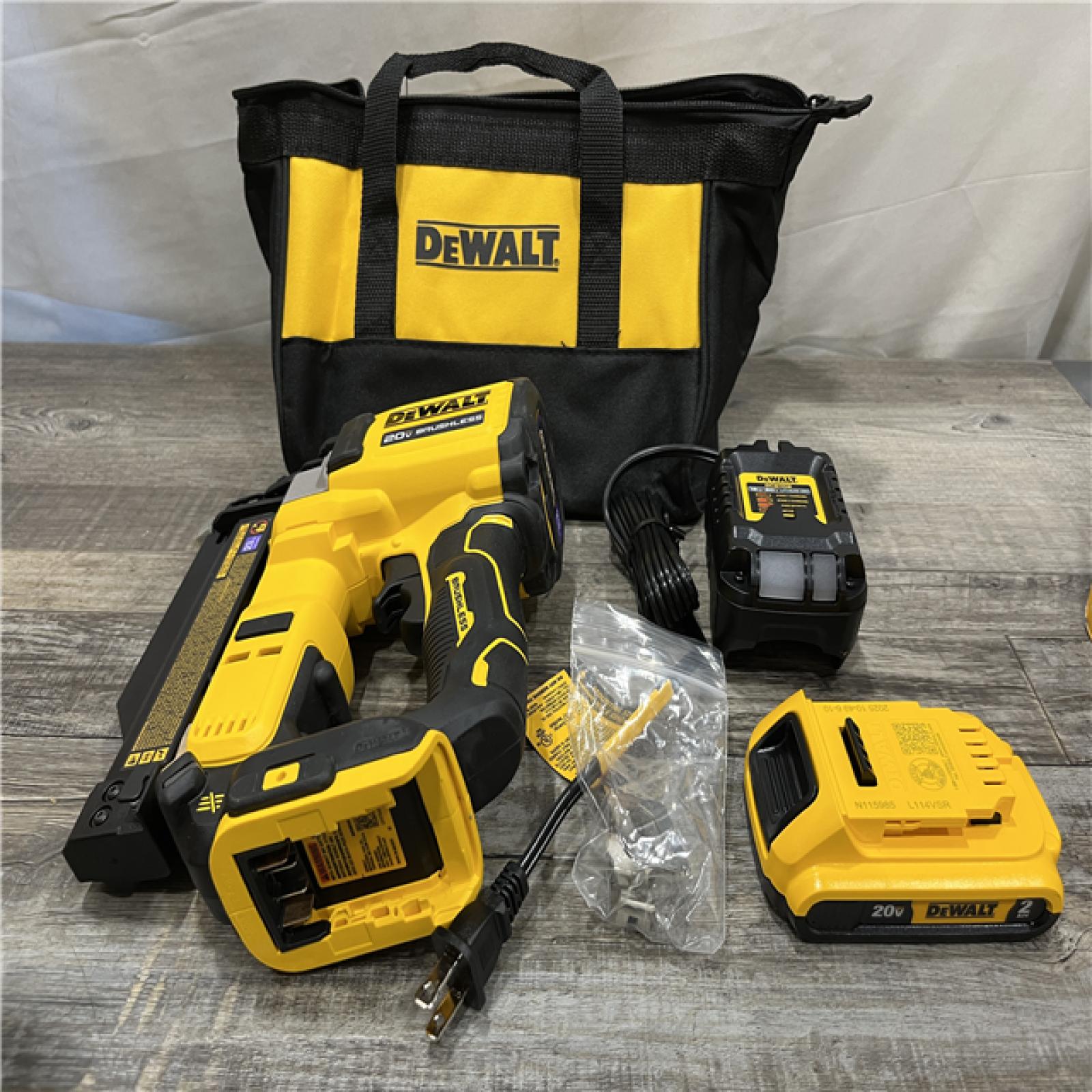 AS-IS DEWALT ATOMIC 20V MAX Lithium Ion Cordless 23 Gauge Pin Nailer Kit