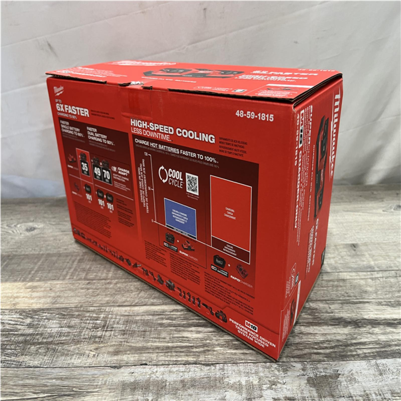 NEW - Milwaukee 18V Dual Bay Simultaneous Super Charger (Tool-Only)