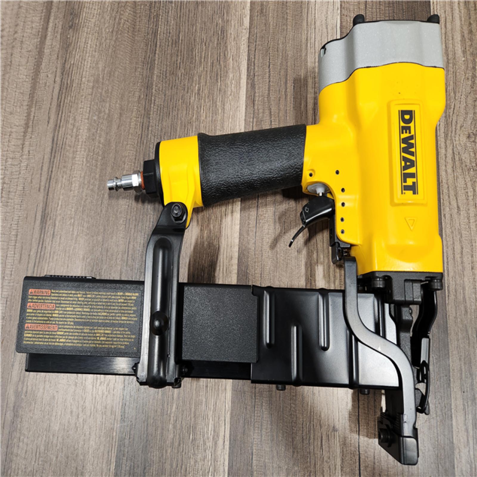 LIKE NEW! - DeWalt 16 Gauge 1 Crown 2 Lathing Stapler