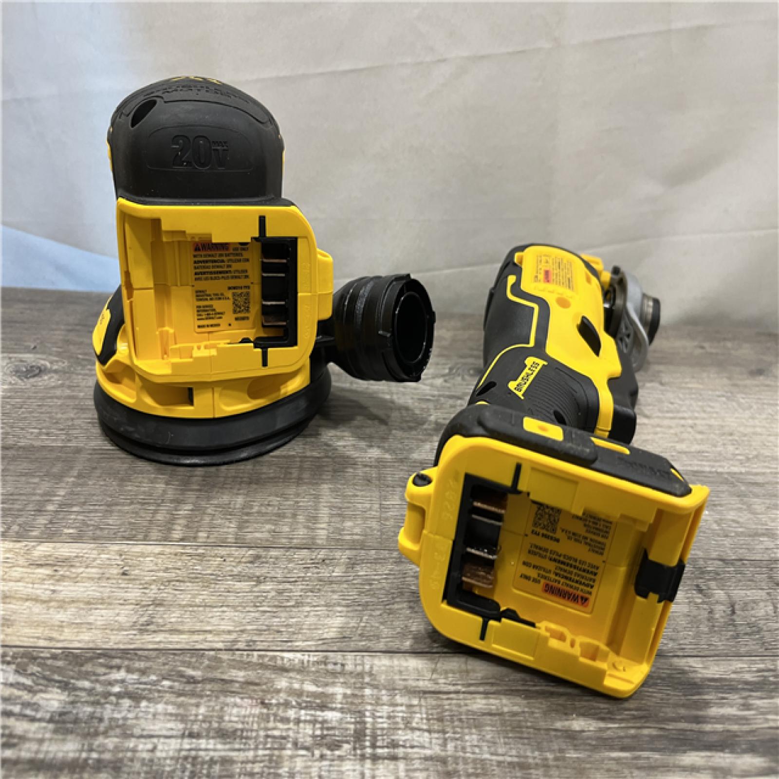 AS-IS DEWALT 20V MAX XR Lithium-Ion Cordless 2-Tool Combo Oscillating Multi-Tool and 5 Random Orbital Sander