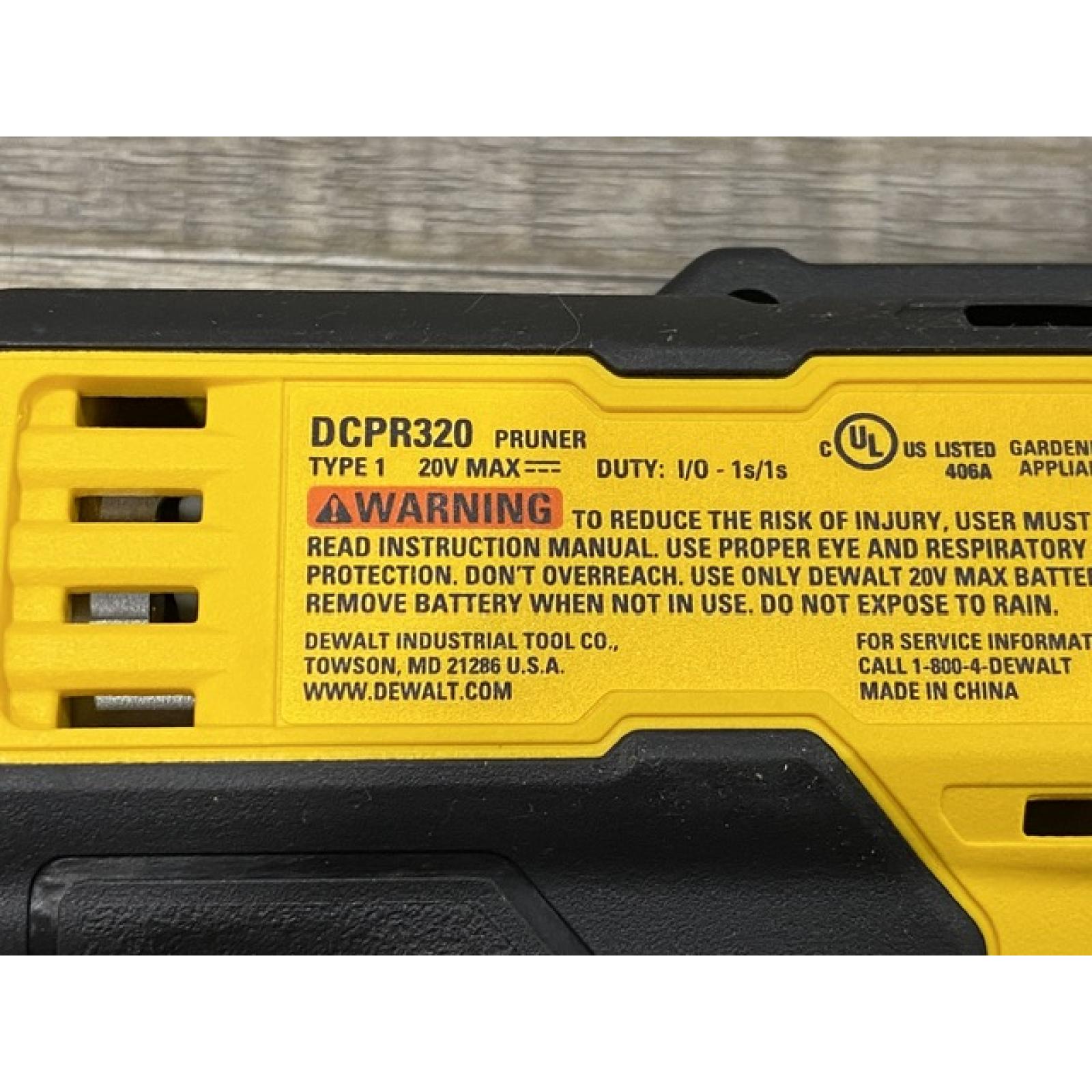 LIKE NEW - DEWALT 20V MAX Cordless Battery Powered Pruner Kit