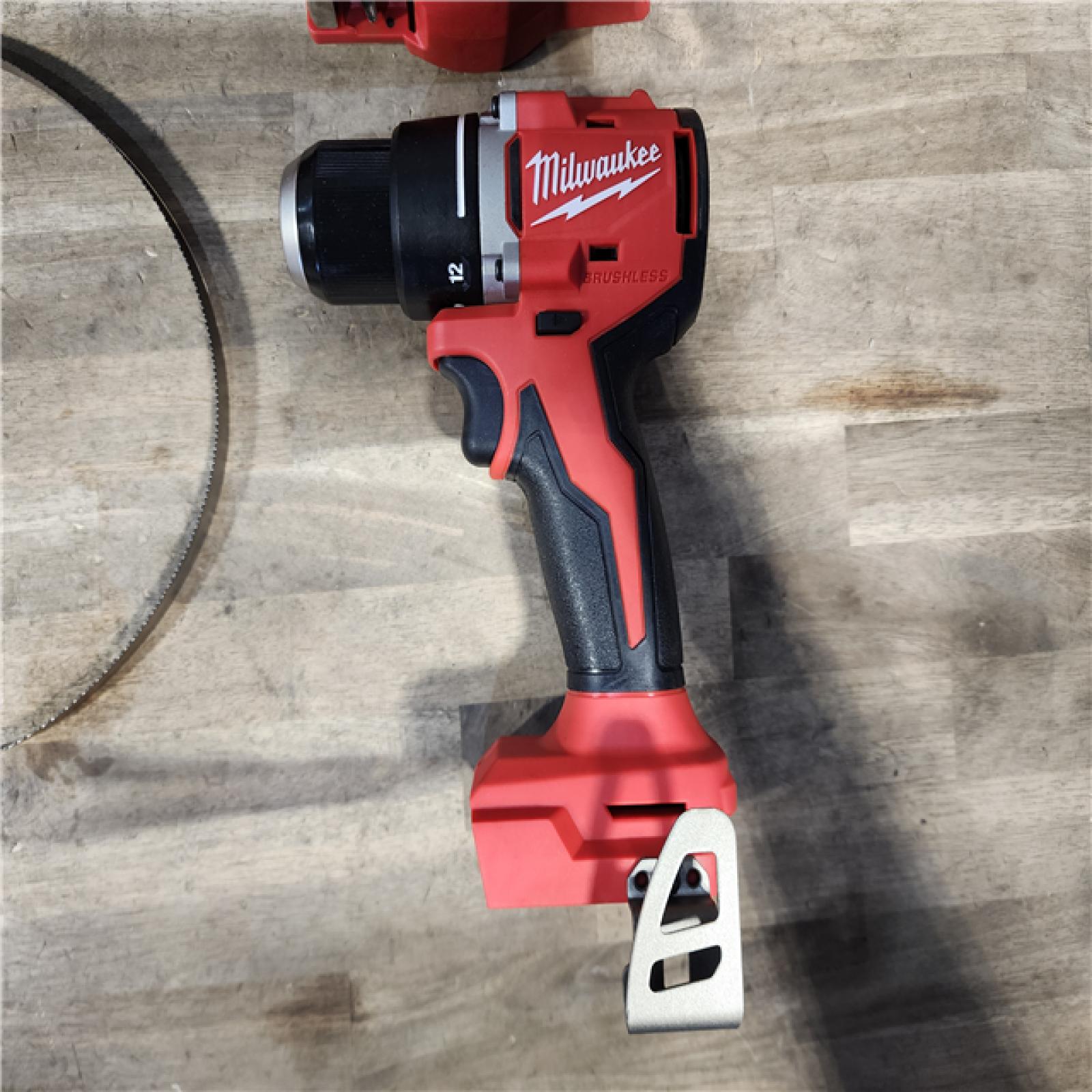 HOUSTON LOCATION - AS-IS MILWAUKEE 3 TOOL COMBO KIT W/ (2) BATTERY & CHARGER