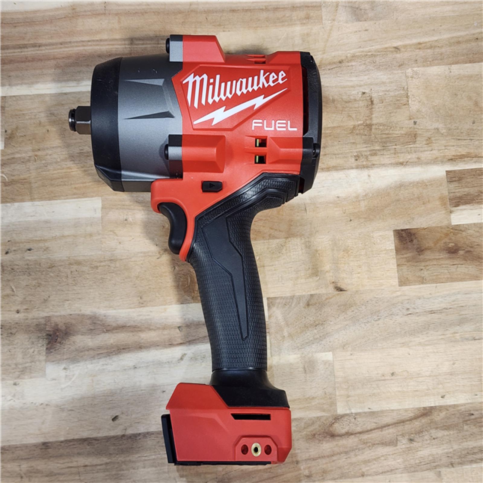 HOUSTON LOCATION - AS-IS (APPEARS LIKE NEW) Milwaukee FUEL 18V Lithium-Ion Brushless Cordless 1/2 in. Impact Wrench w/Friction Ring Kit