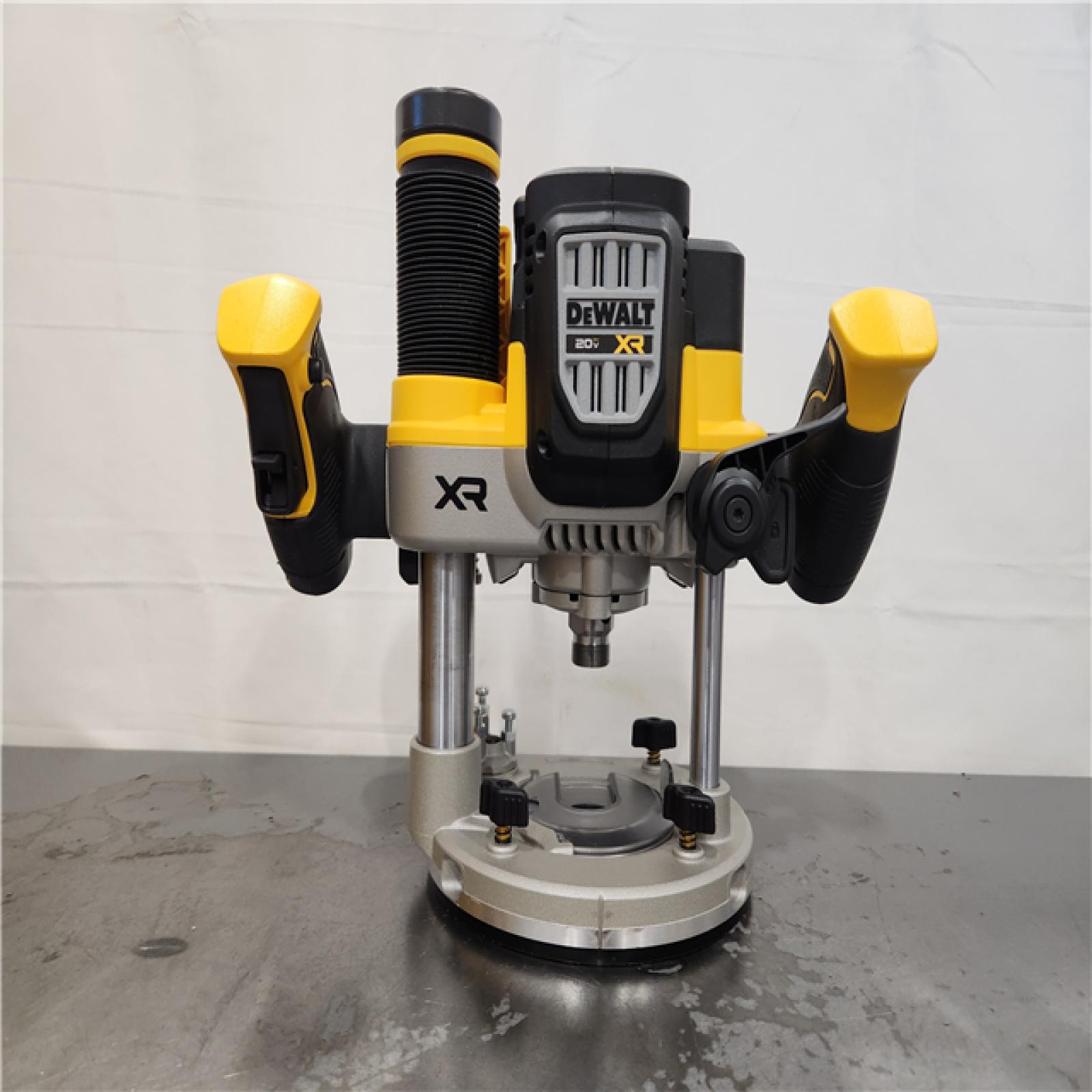 AS-IS- 20V MAX XR 2-1/4 Peak HP Brushless Cordless Plunge Router (Tool Only)