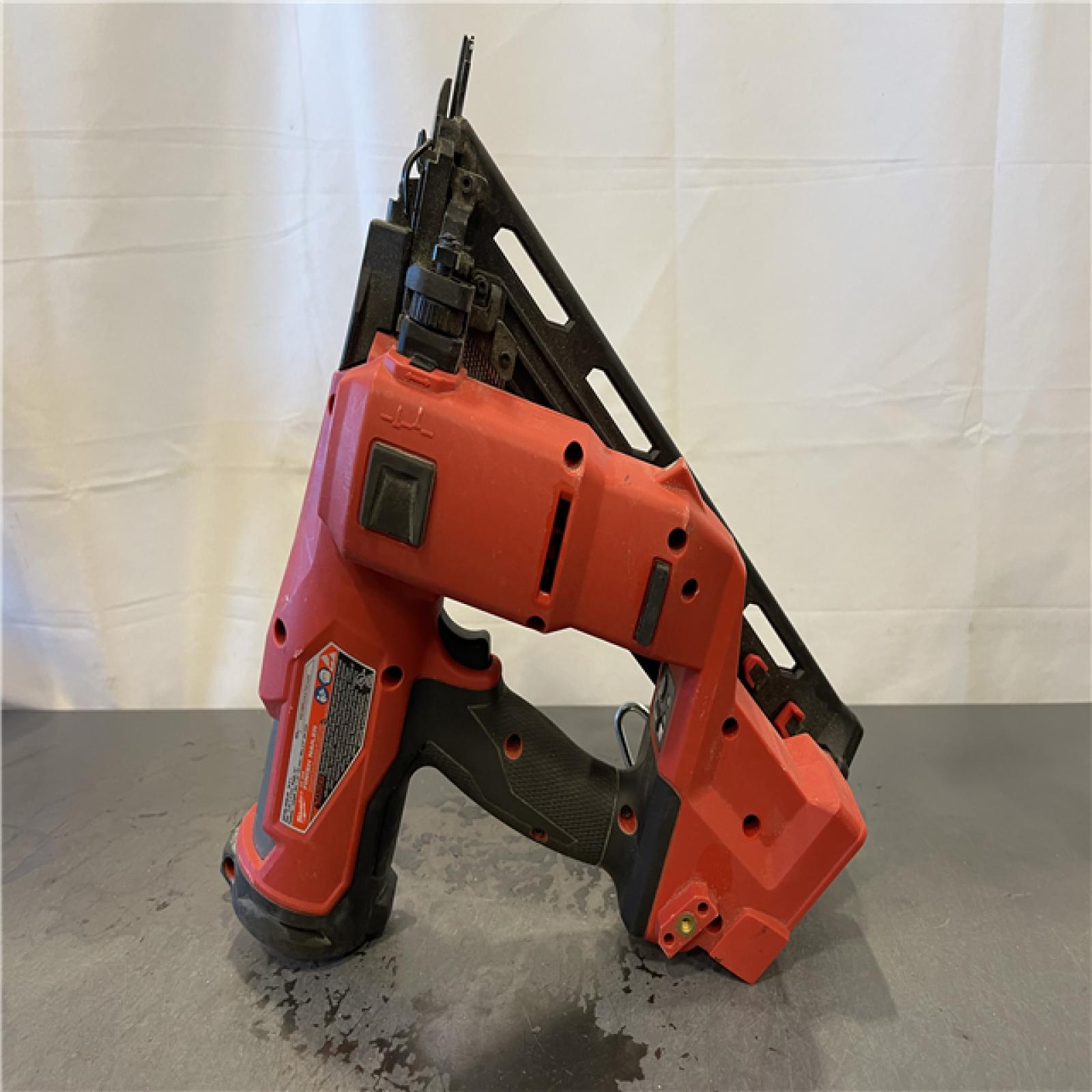 AS-IS - Milwaukee M18 FUEL 18-Volt Lithium-Ion Brushless Cordless Gen II 15-Gauge Angled Finish Nailer