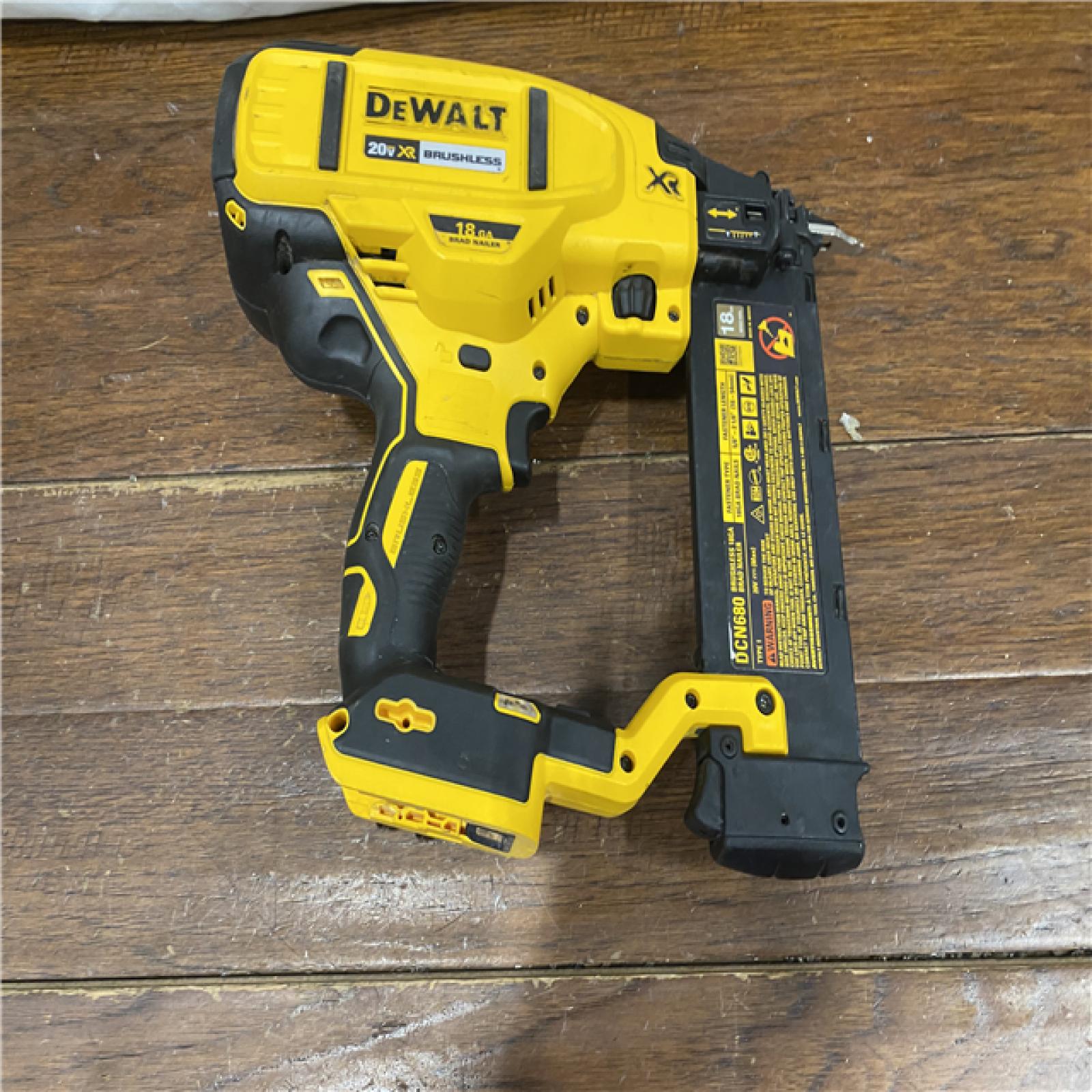 AS-IS DEWALT 20V MAX XR 18 Gauge Brad Nailer Kit