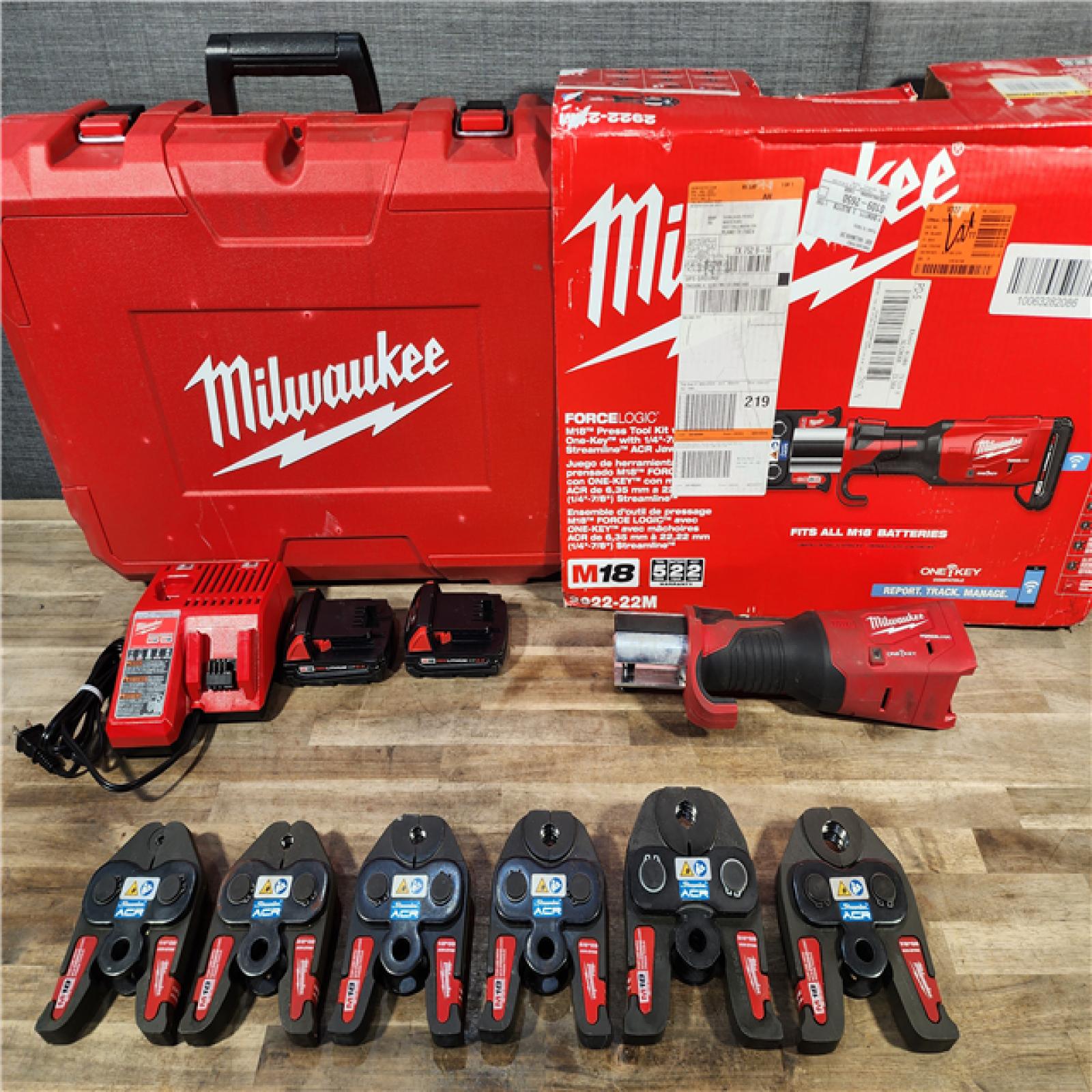 HOUSTON LOCATION - AS-IS Milwaukee Tool M18 18V  Brushless Cordless FORCE LOGIC Press Tool Kit with 1/4 in. - 7/8 in. ACR Jaws (6-Jaws Incl)
