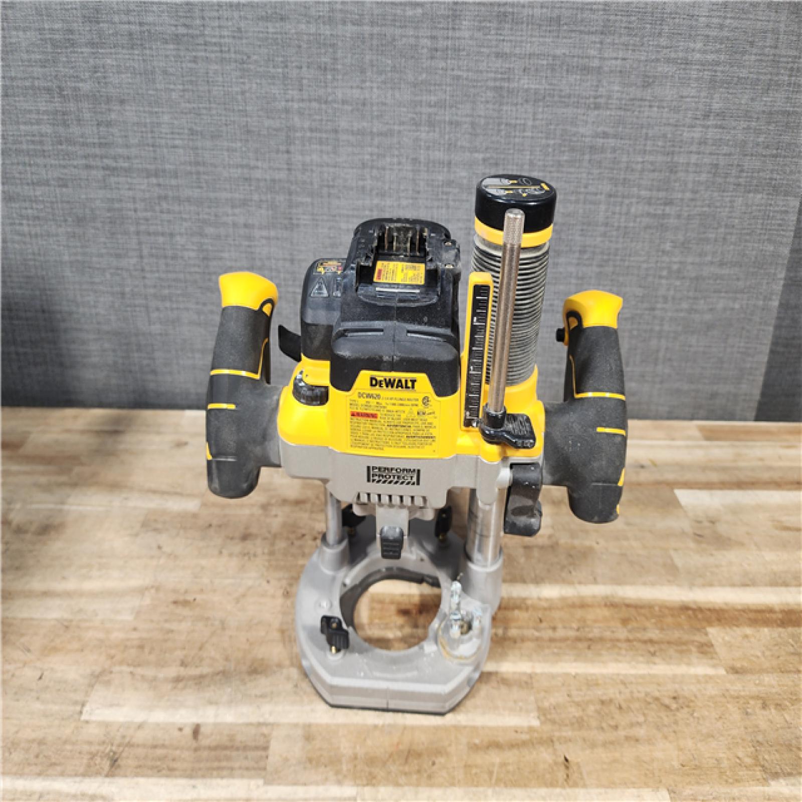 HOUSTON LOCATION - AS - IS DEWALT 20V MAX XR 2-1/4 Peak HP Brushless Cordless Plunge Router (Tool Only)
