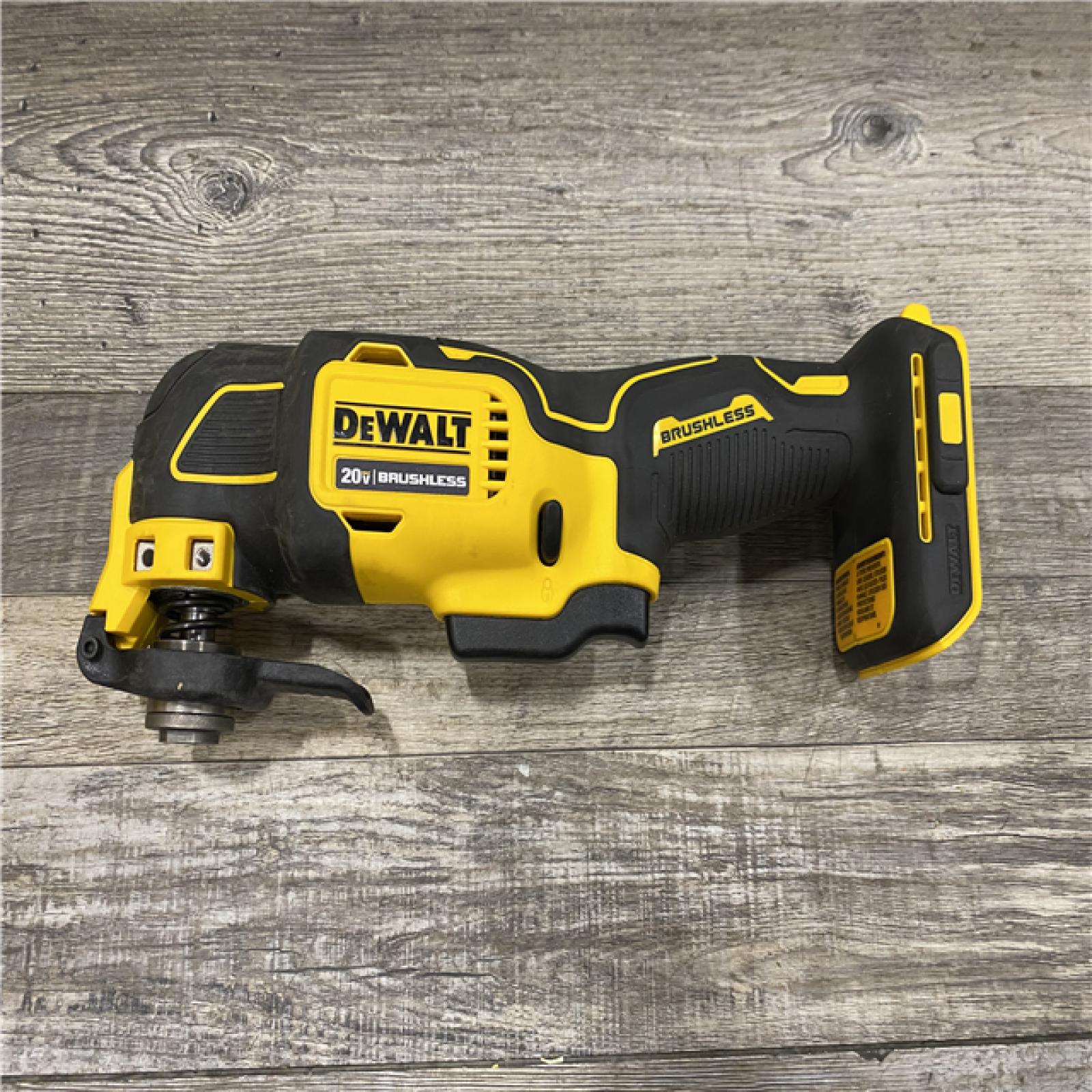 AS-IS DEWALT 20-Volt MAX Lithium-Ion Cordless Brushless Oscillating Tool Kit