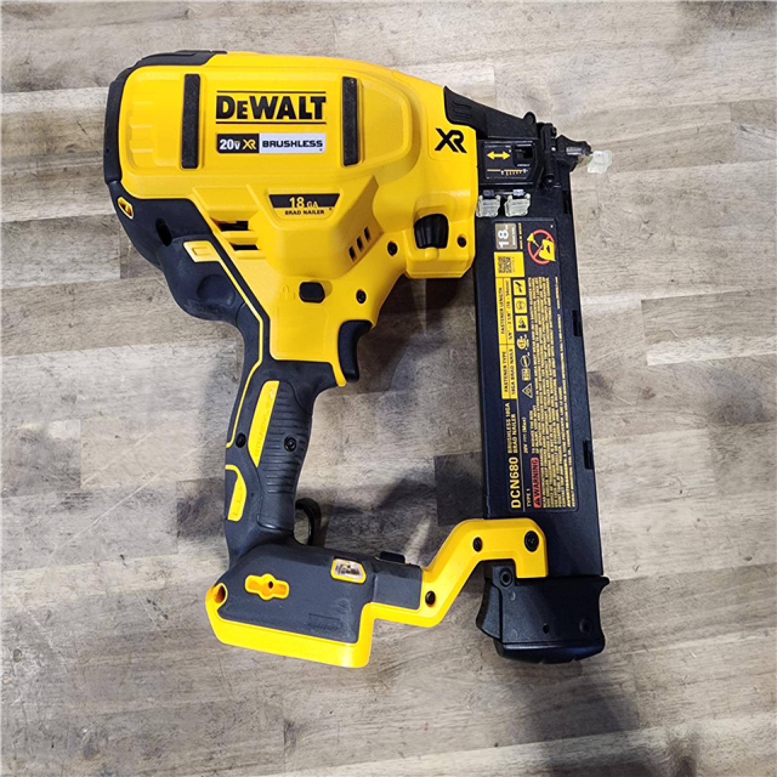HOUSTON LOCATION - AS-IS (APPEARS LIKE NEW) DEWALT 20V MAX XR 18 Gauge Brad Nailer Kit