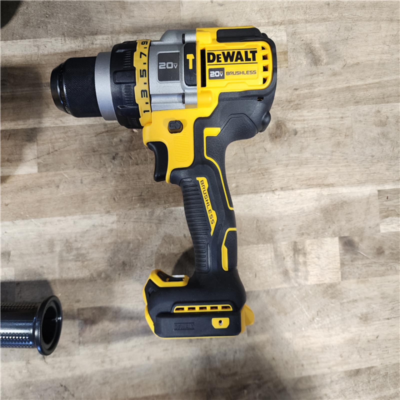 HOUSTON LOCATION - AS-IS Dewalt DCD999B 20V MAX Flexvolt 1/2 Cordless Hammer Drill W/ BATTERY & CHARGER