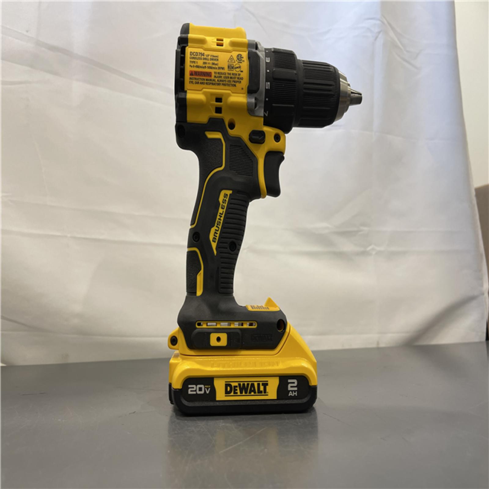 AS-IS - DEWALT ATOMIC COMPACT SERIES 20V MAX* Brushless Cordless 1/2 Drill/Driver Kit