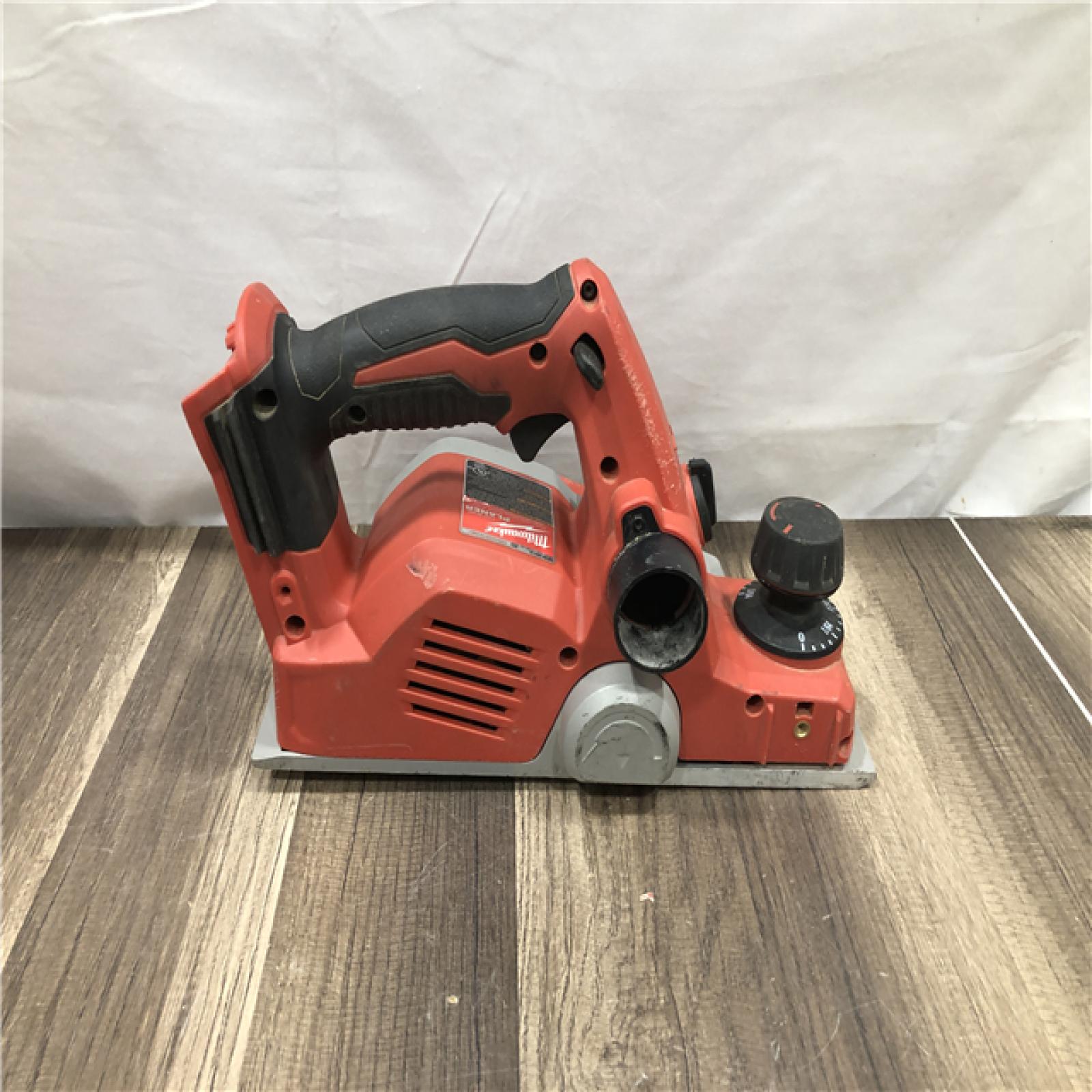 AS-IS Milwaukee M18 18V Lithium-Ion Cordless 3-1/4 in. Planer (Tool-Only)