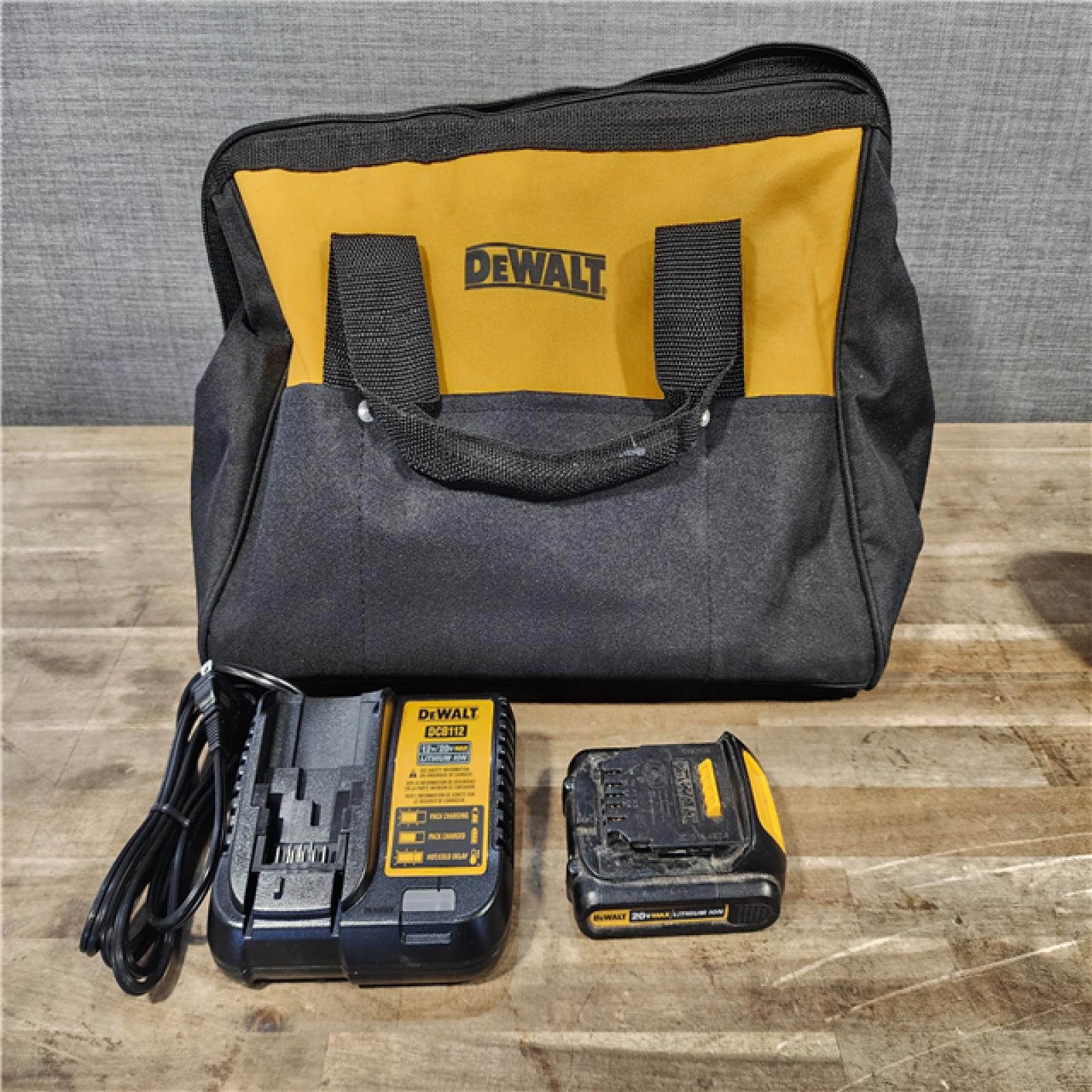 HOUSTON LOCATION - AS-IS DeWALT DCN681D1 20V MAX 18ga Cordless Brushless Narrow Crown Stapler Kit w/ BATTERY & CHARGER