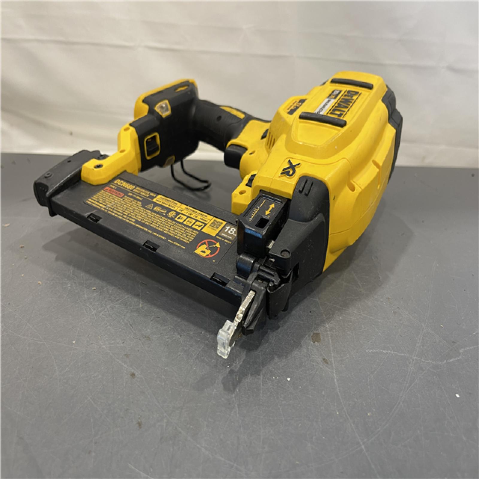 AS-IS - DeWalt 20V MAX XR Lithium-Ion Electric Cordless 18-Gauge Brad Nailer