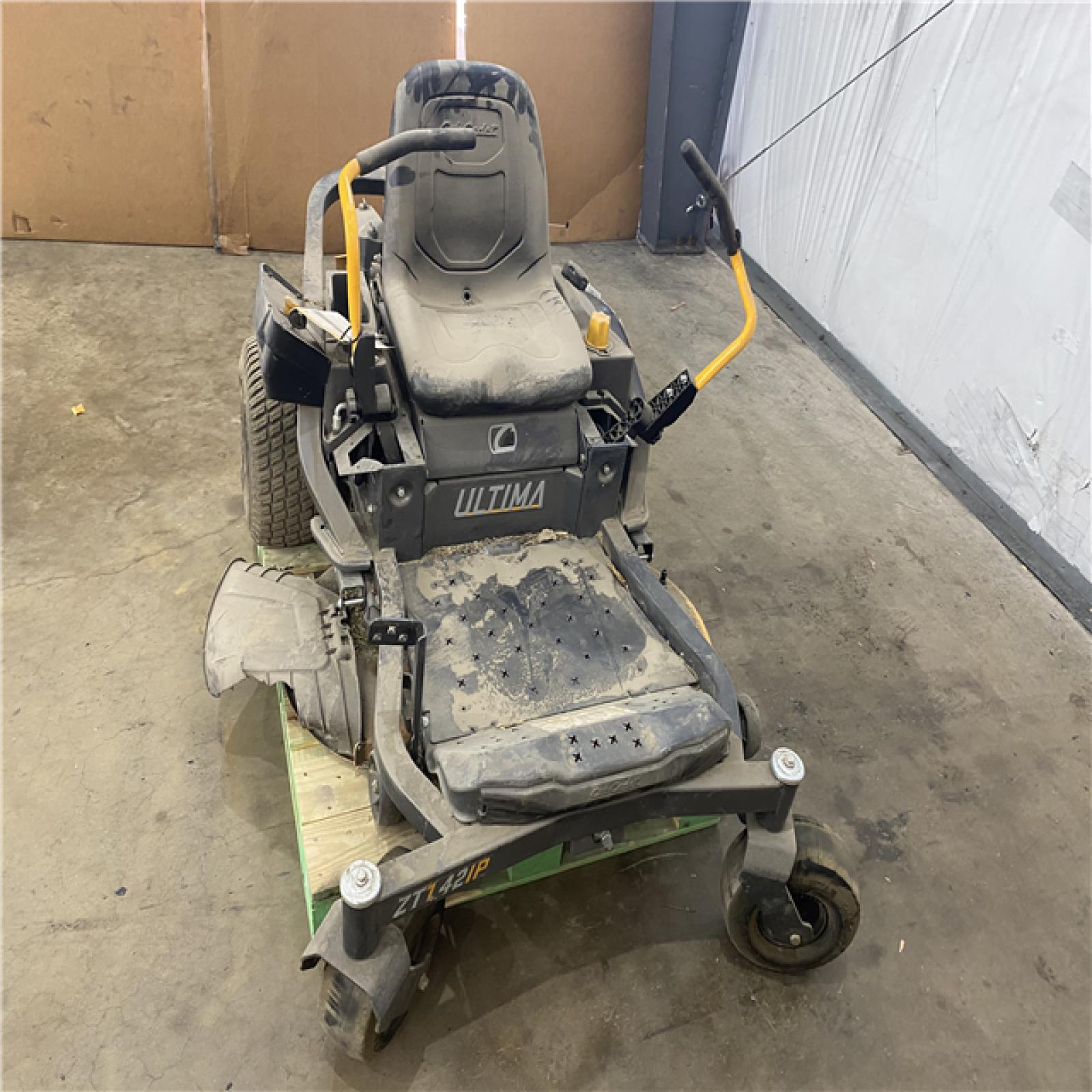 Houston Location AS IS - Cub Cadet ZT1 42E  42 Riding Mower