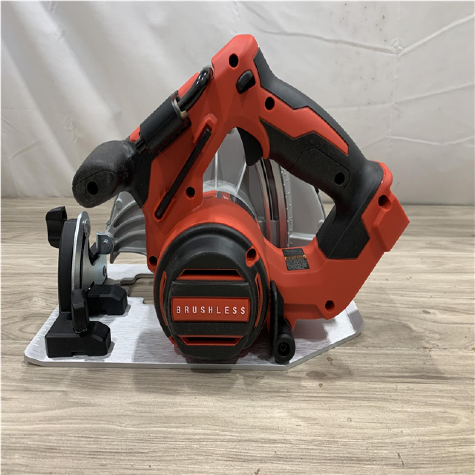 AS-IS Milwaukee 18V Lithium-Ion Brushless Cordless 7-1/4 in. Circular Saw (Tool-Only)