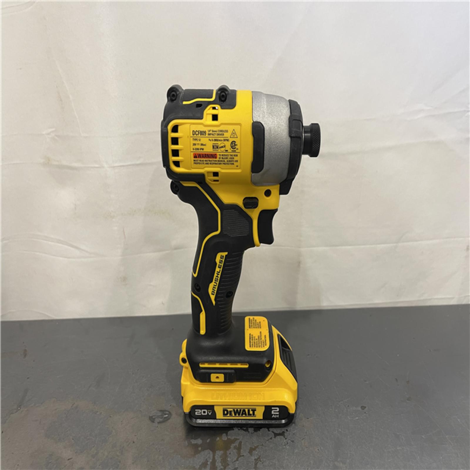 AS-IS - DEWALT ATOMIC 20V MAX* Brushless Cordless Compact 1/4 in. Impact Driver Kit