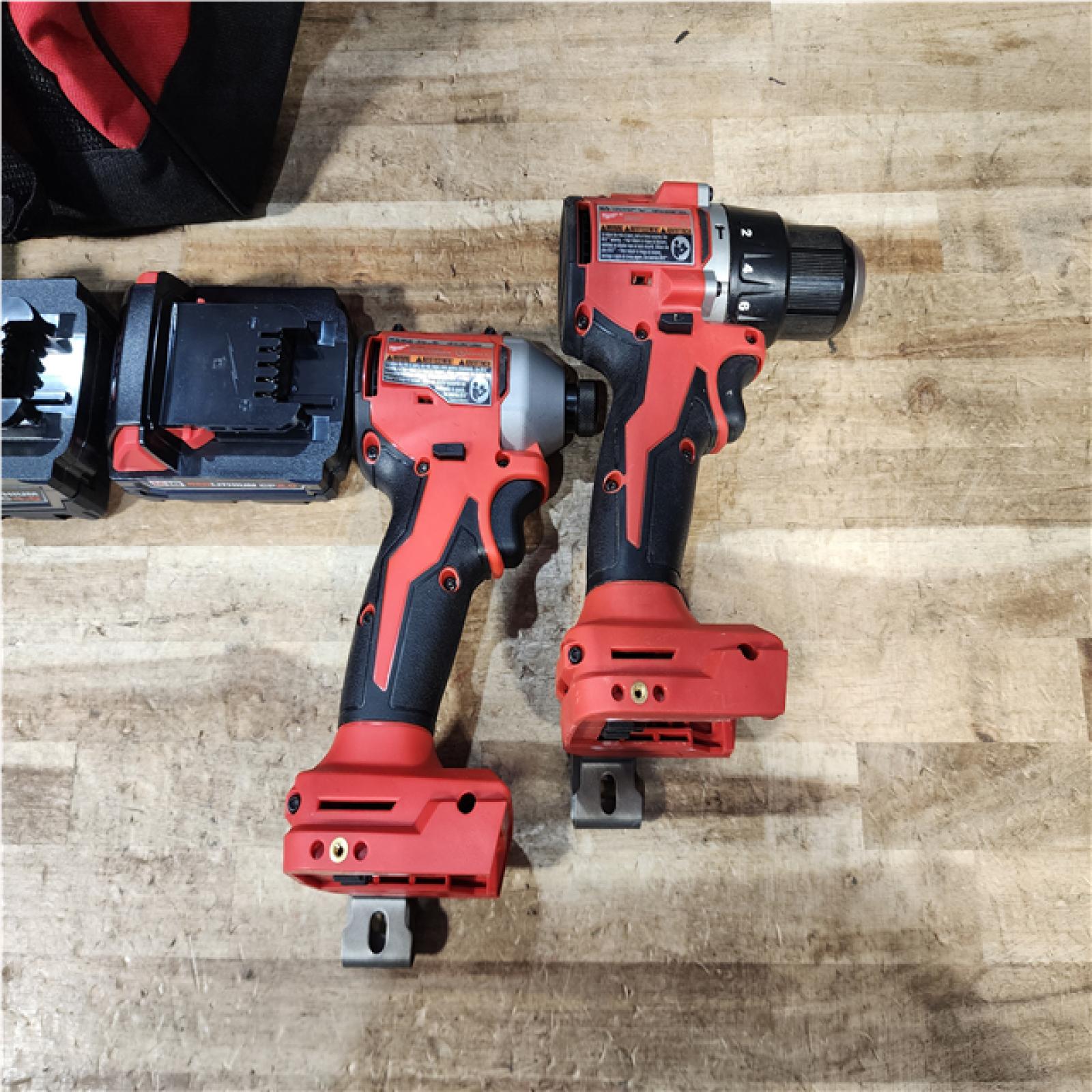HOUSTON LOCATION - AS - IS Milwaukee 2 Tool Combo Kit W/ (2) Battery & Charger
