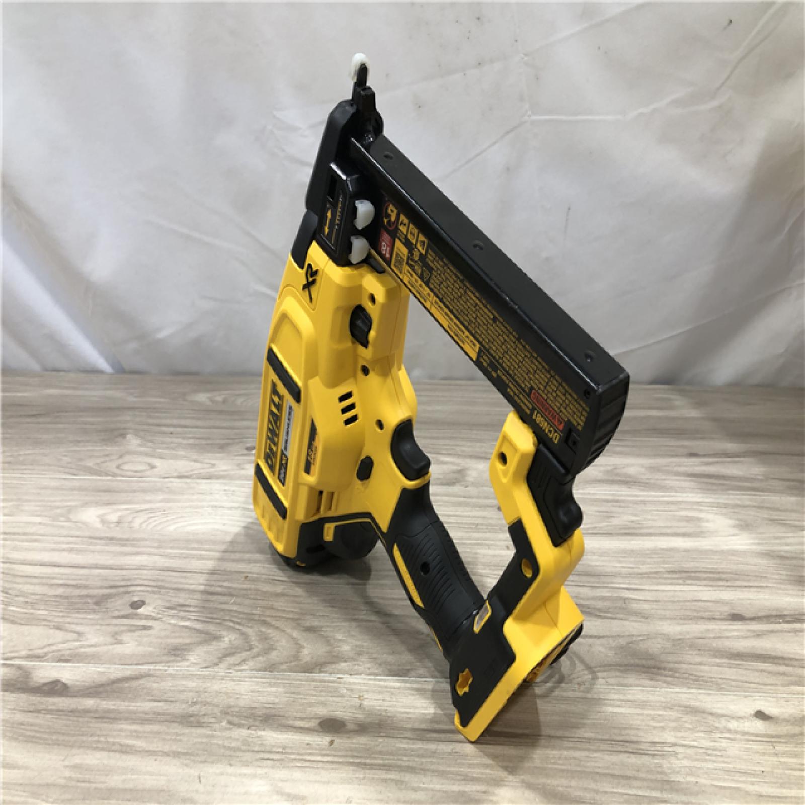 AS-IS DeWALT DCN681D1 20V MAX 18ga Cordless Narrow Crown Stapler Kit