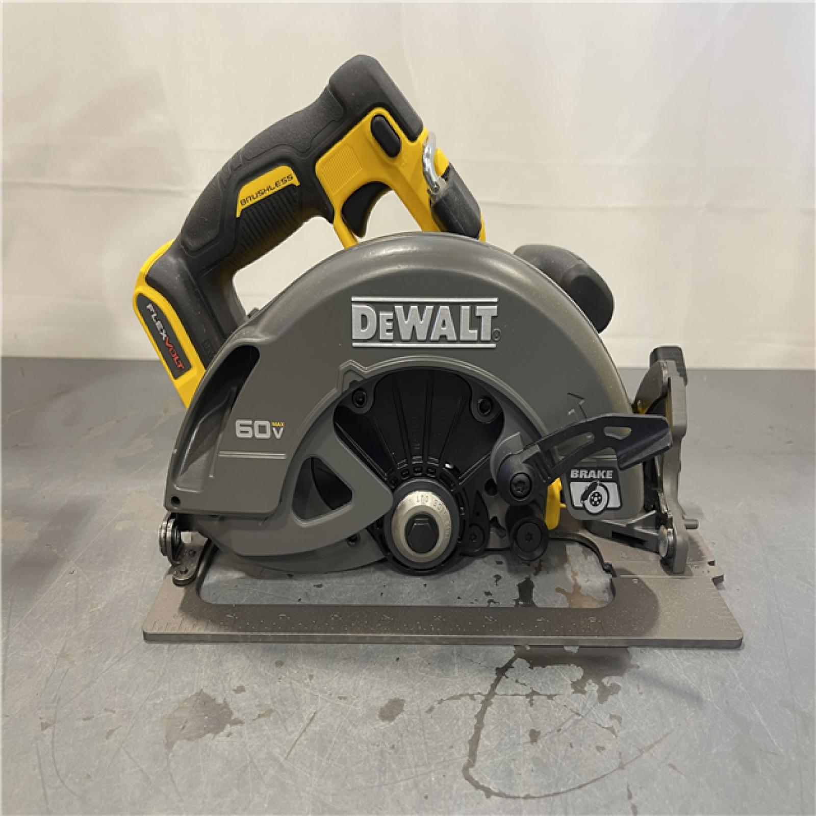 AS-IS - DeWALT Flexvolt Max 7-1/4 60V Brushless Circular Saw