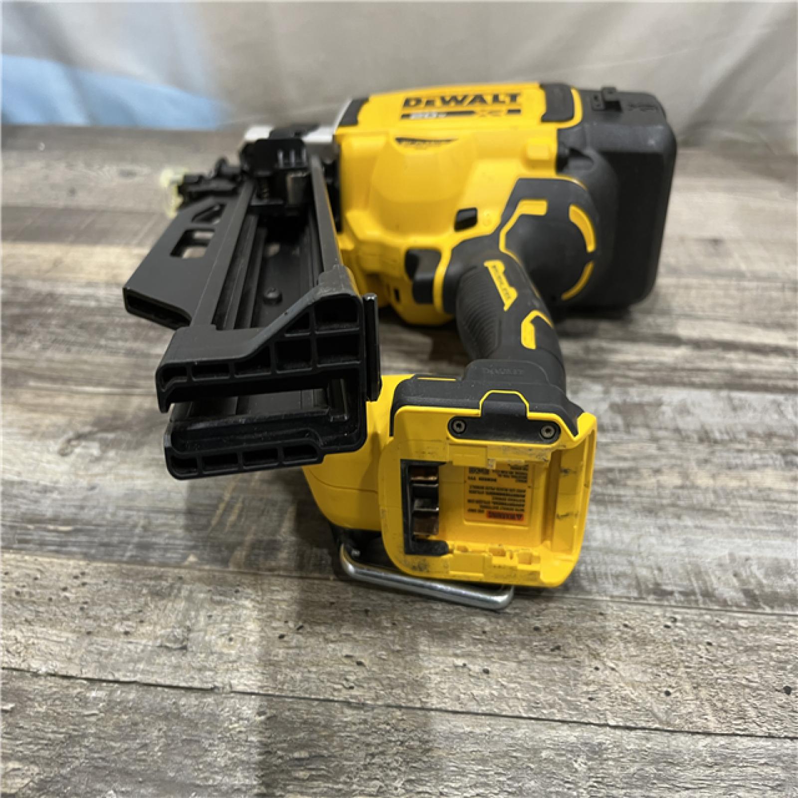 AS-IS DEWALT 20-Volt 21° Cordless Framing Nailer (Tool-Only)