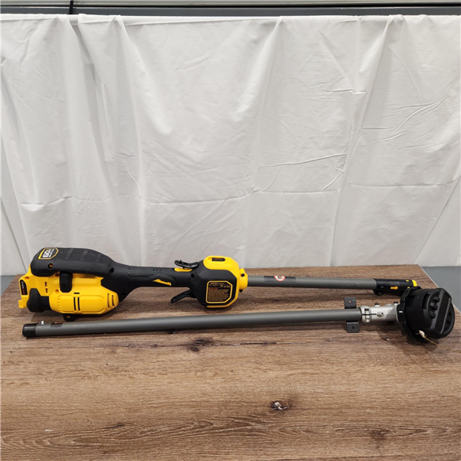 AS-IS - DEWALT FLEXVOLT 60V MAX 17 in. Cordless Battery Powered Attachment Capable Trimmer Kit with (1) FLEXVOLT 3Ah Battery & Charger