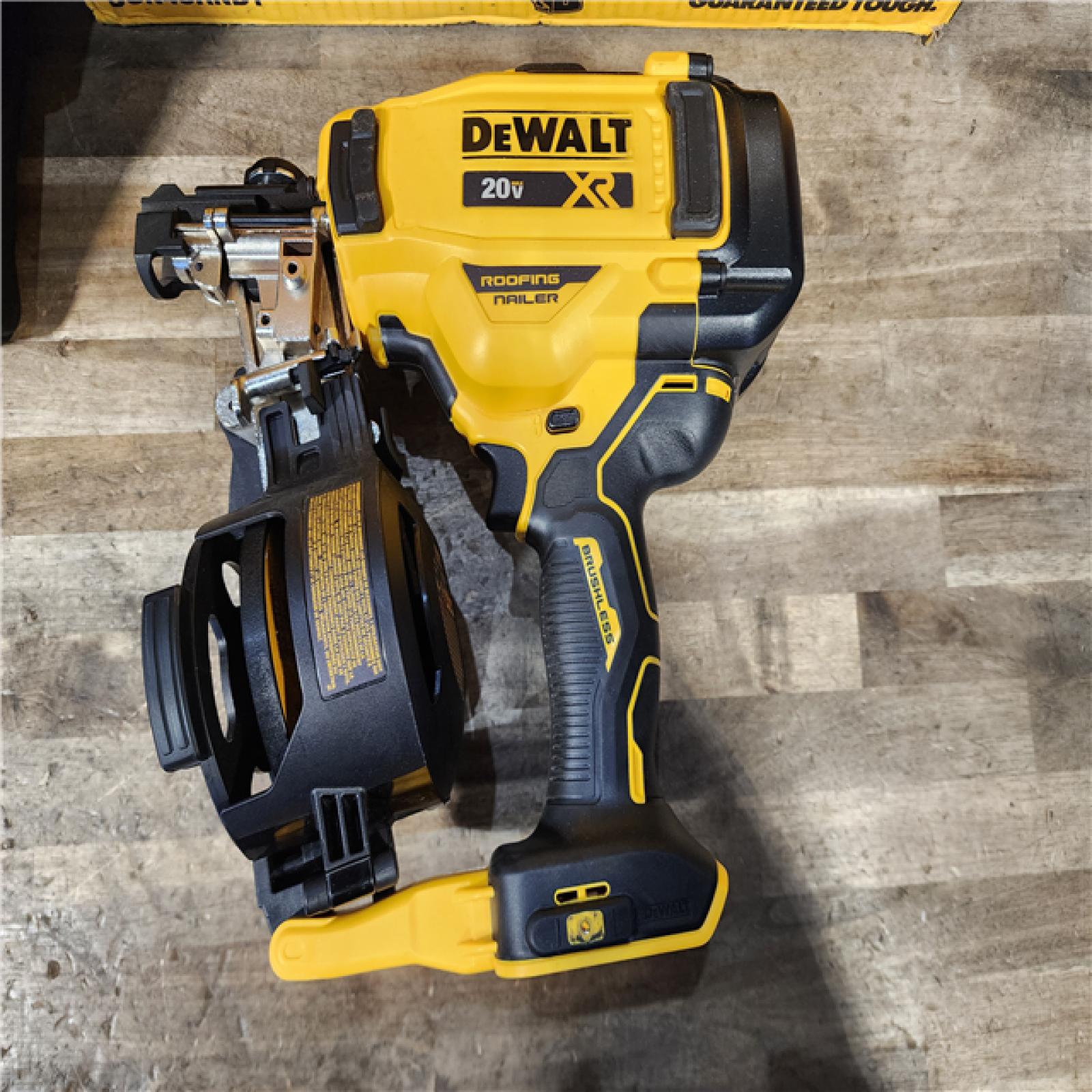 HOUSTON LOCATION - AS-IS DEWALT Roofing Nailer Cordless Kit