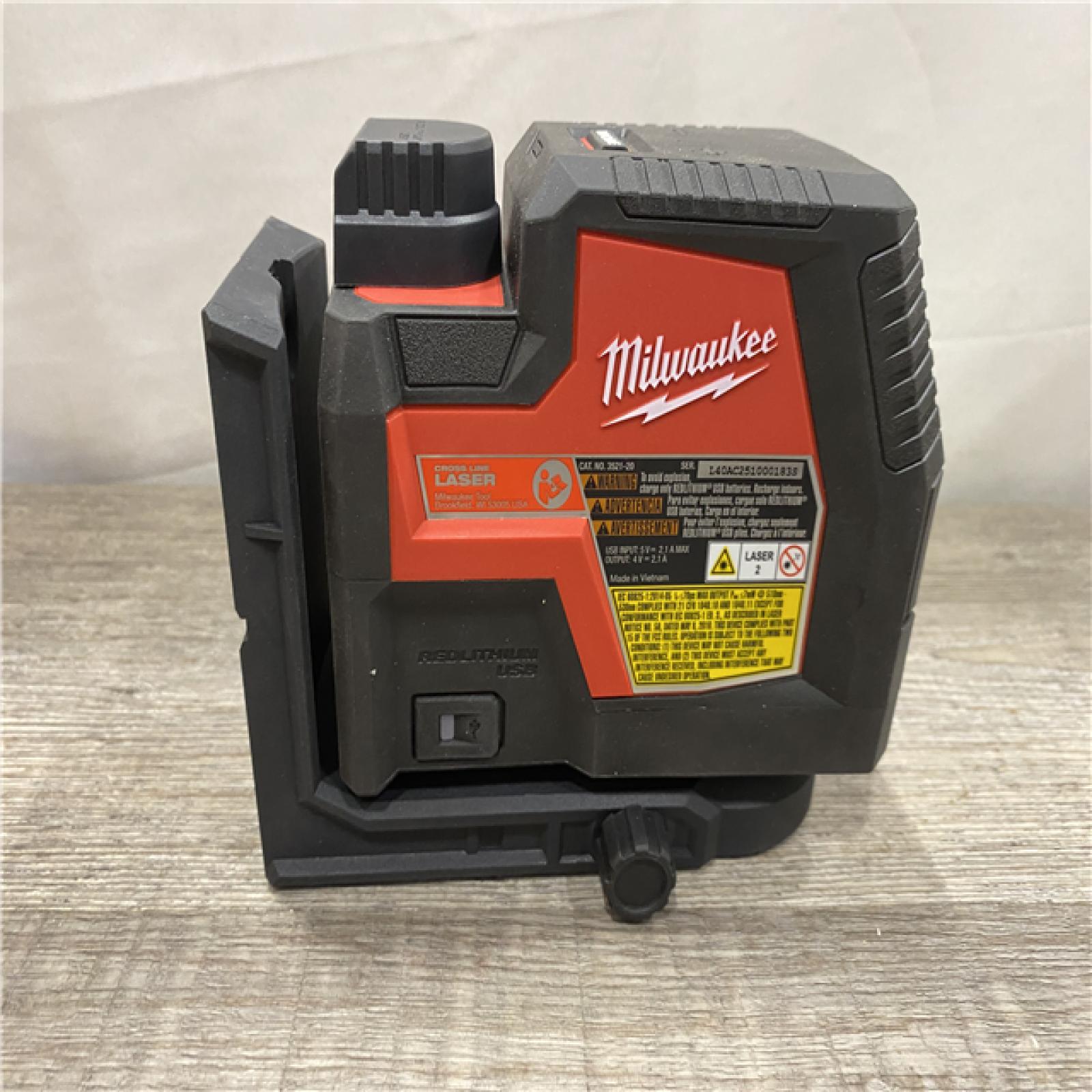 AS-IS Milwaukee 100 ft. REDLITHIUM Lithium-Ion USB Green Rechargeable Cross Line Laser Level Kit