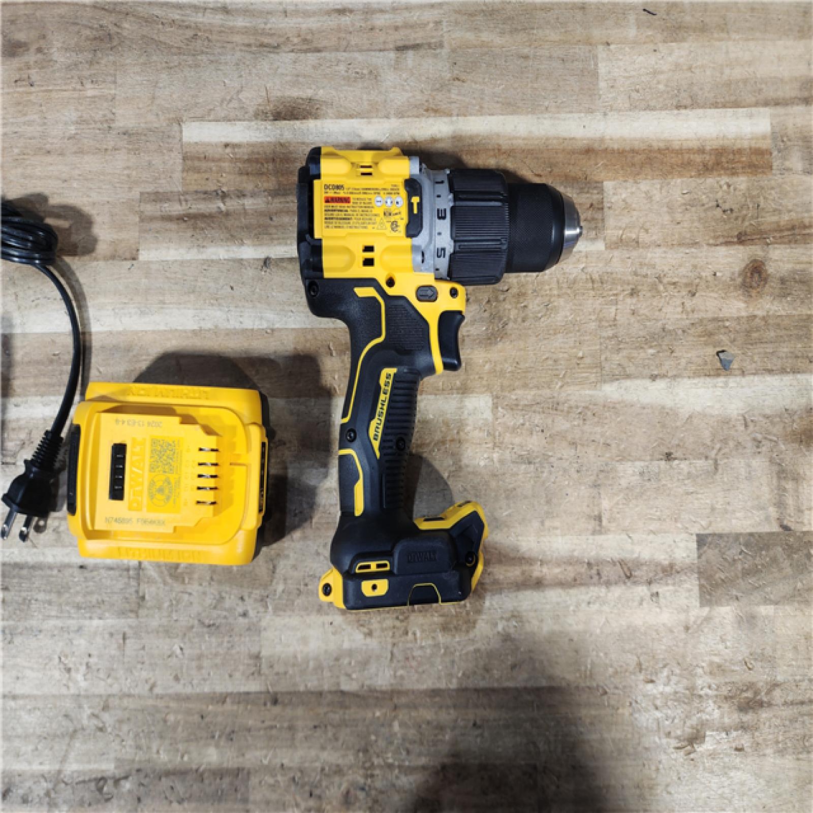 HOUSTON LOCATION - AS - IS DEWALT 20V Compact Cordless 1/2 in. Hammer Drill W/ BATTERY & CHARGER
