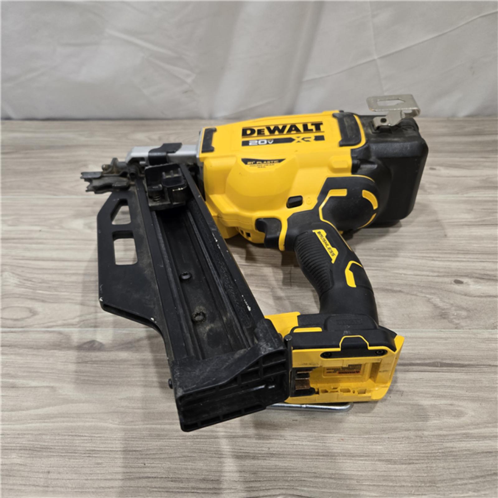 AS-IS DEWALT 20-Volt 21° Cordless Framing Nailer (Tool-Only)