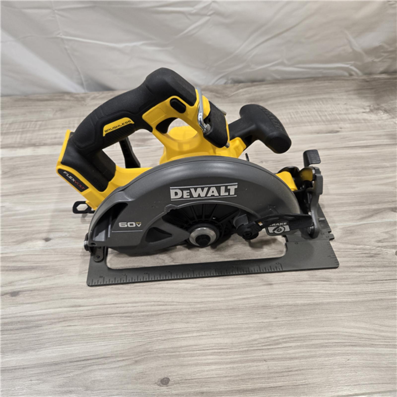 AS-IS DeWALT Flexvolt Max 7-1/4  60V Brushless Circular Saw DCS578B