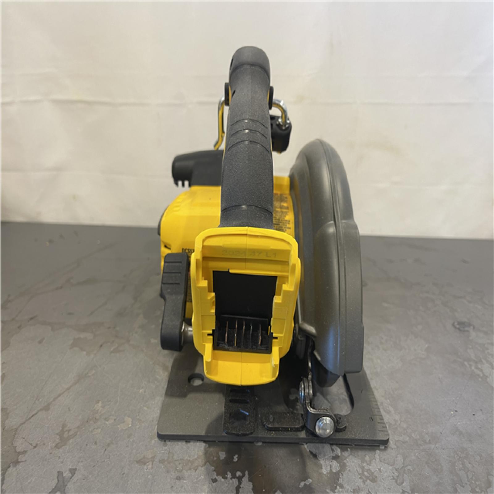 AS-IS- DeWALT Flexvolt Max 7-1/4 60V Brushless Circular Saw (Tool Only)