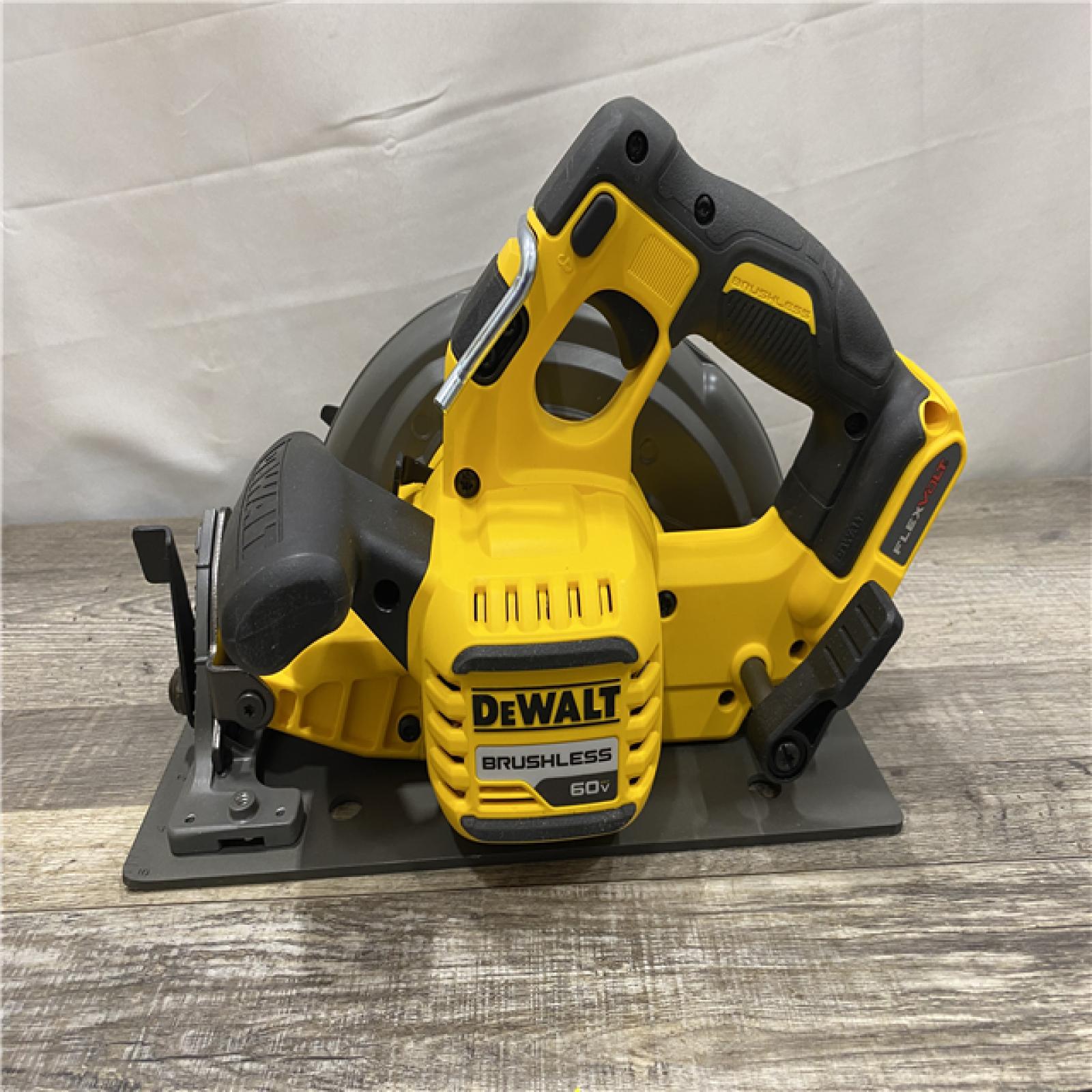 AS-IS DEWALT FLEXVOLT 60V MAX Cordless Brushless 7-1/4 in. Circular Saw with Brake (Tool Only)
