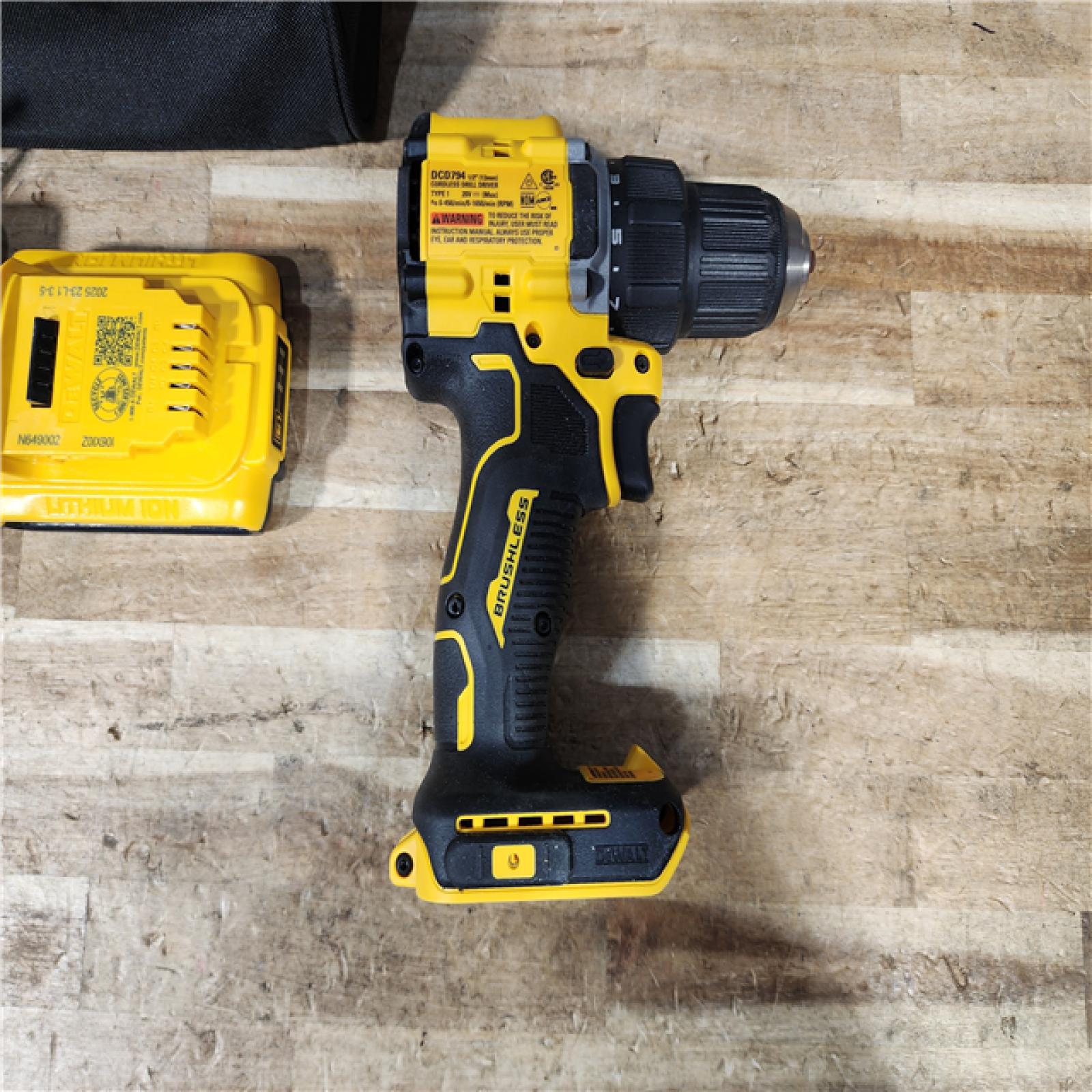 HOUSTON LOCATION - AS - IS DEWALT Atomic 20V Lithium-Ion Cordless Compact 1/2 in. Drill/Driver Kit