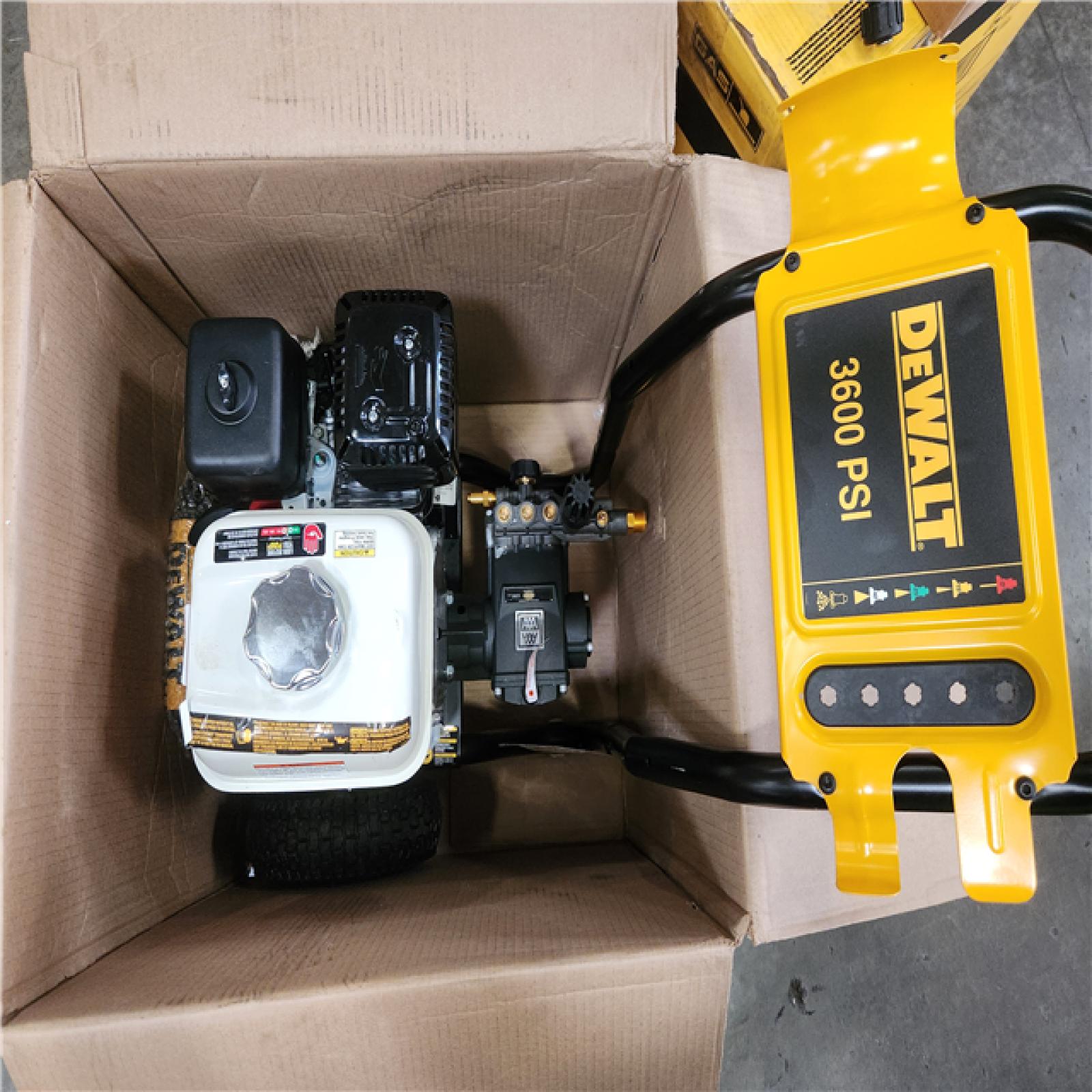Phoenix LIKE NEW DEWALT 3600 PSI 2.5 GPM Cold Water Gas Professional Pressure Washer with HONDA GX200 Engine