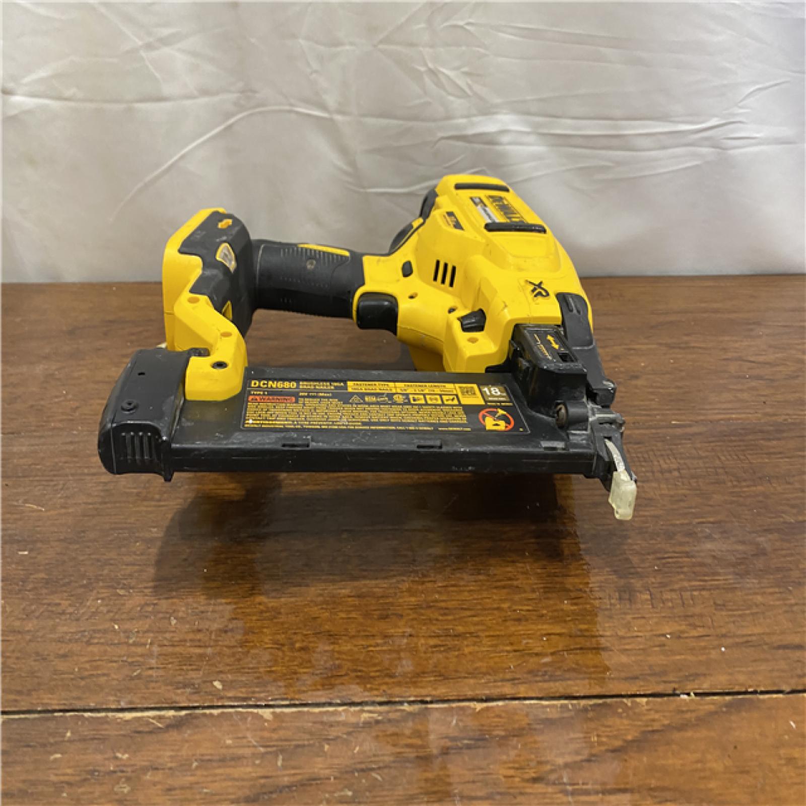 AS-IS DEWALT 20V MAX XR 18 Gauge Brad Nailer Kit