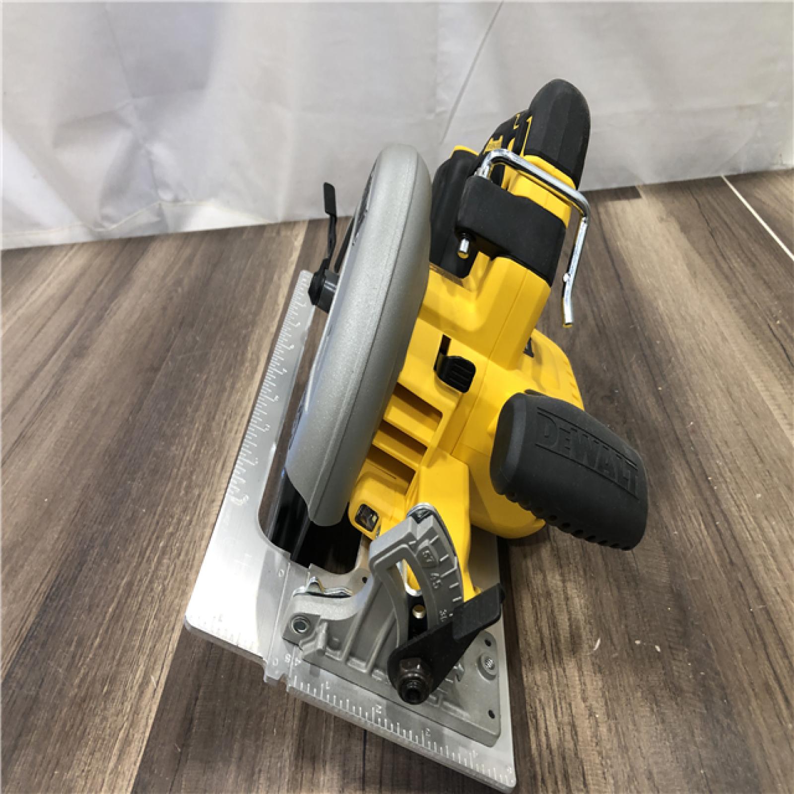 AS-IS DEWALT 20-Volt MAX 7-1/4 in. Cordless Circular Saw (Tool Only)