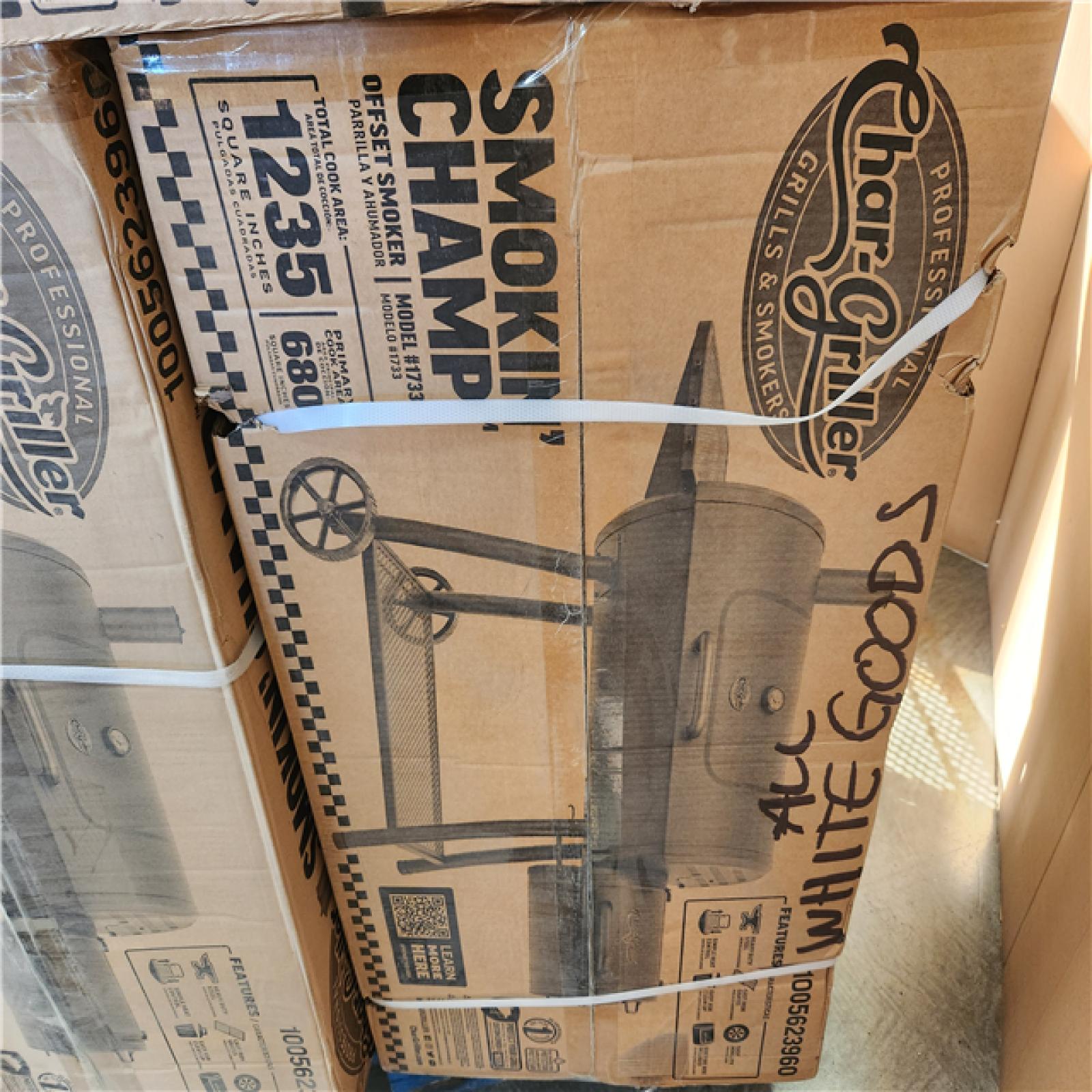 Phoenix AS-IS Char-Griller Smokin' Champ Charcoal Grill Offset Smoker in Black with Charcoal Tray and Dual Damper Controls Pallet